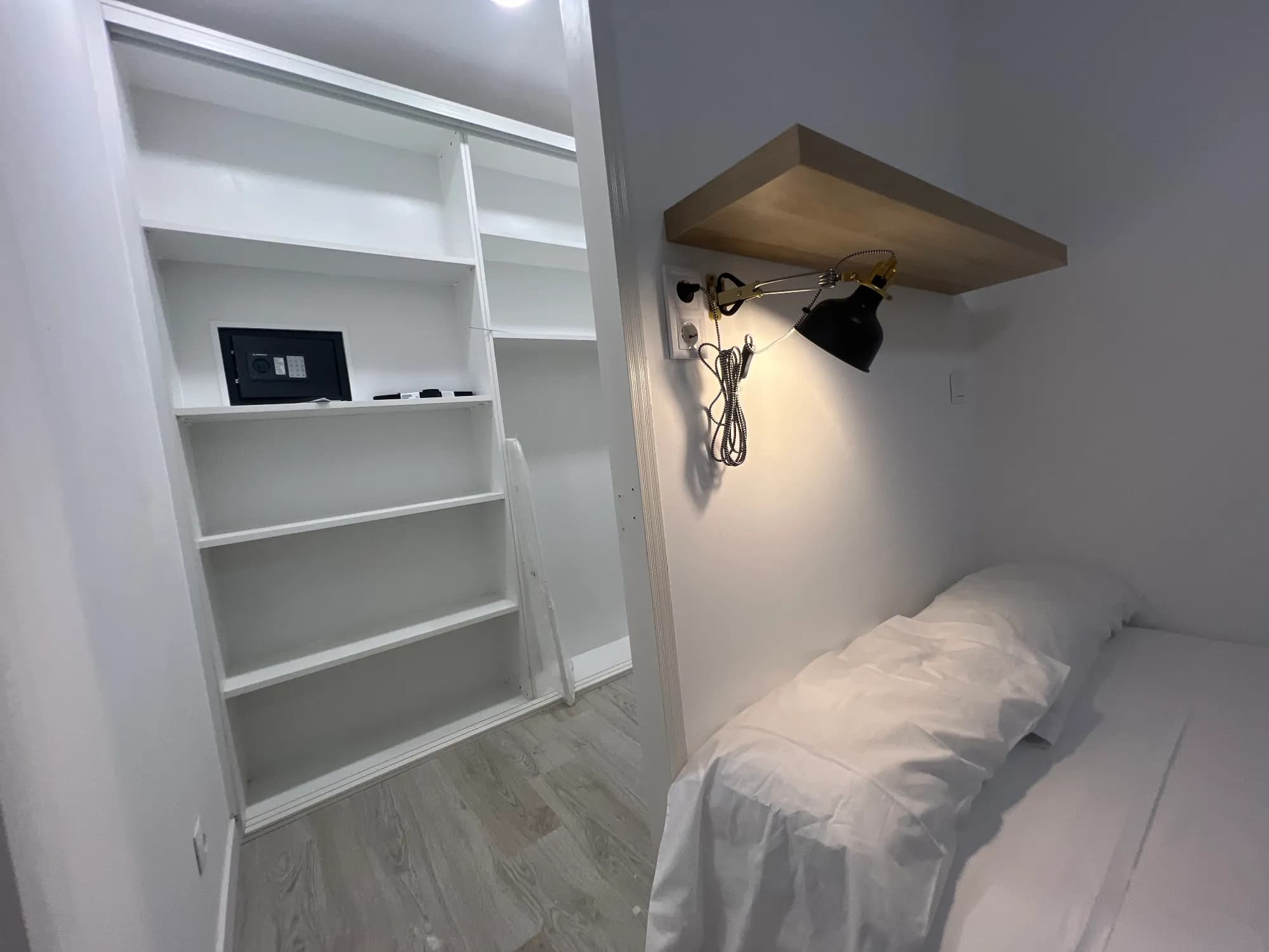 Private room in Madrid photo 3