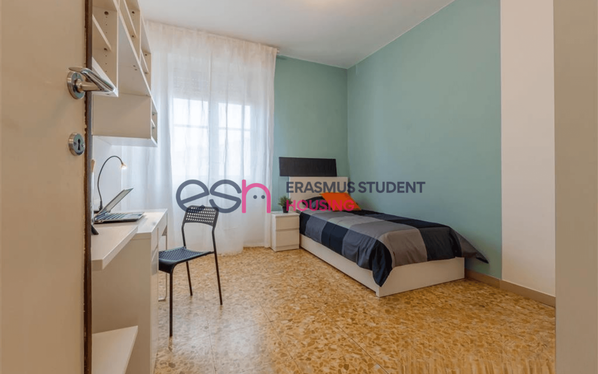 Shared Room in Pisa photo 2