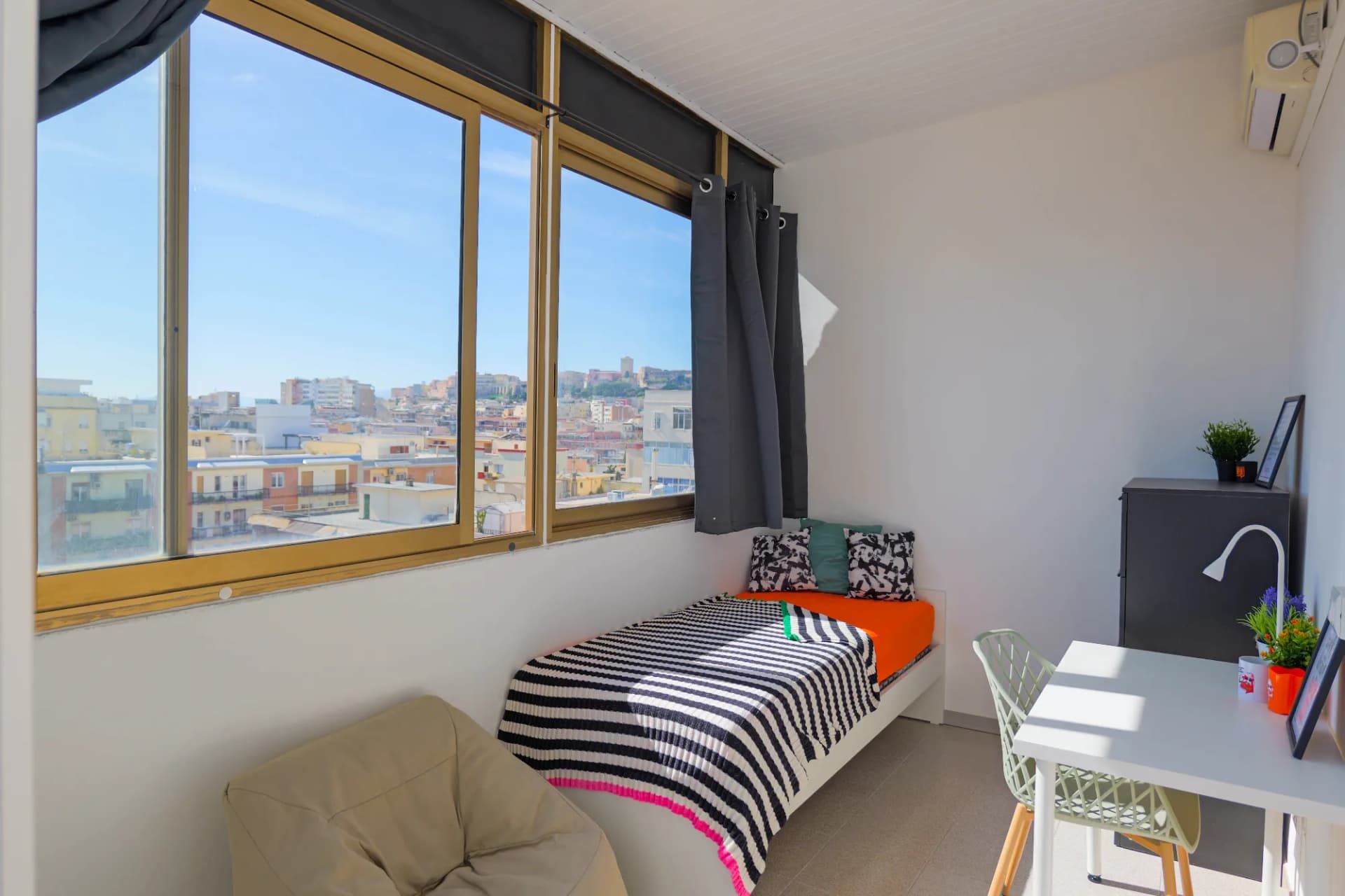 Private room in Cagliari photo 3