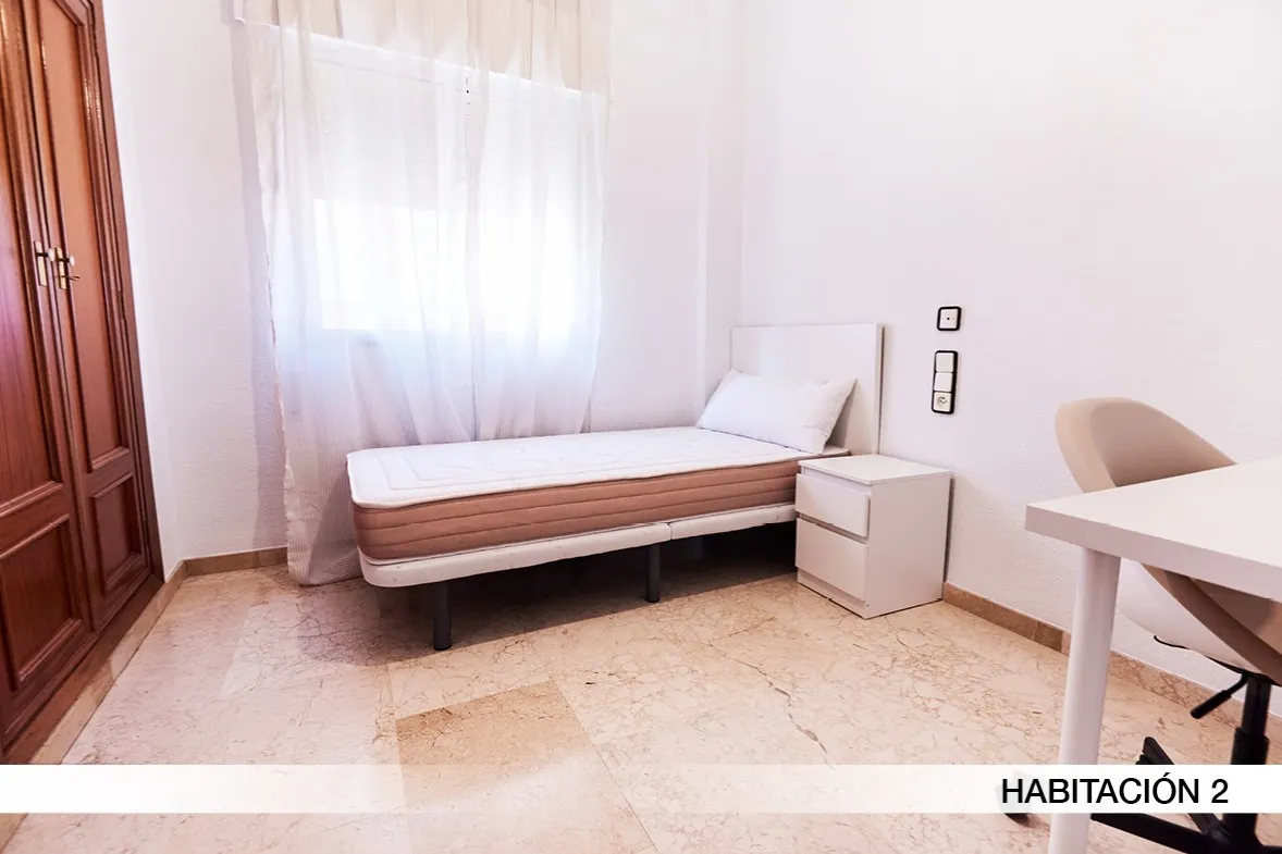 Shared Room in Seville photo 3