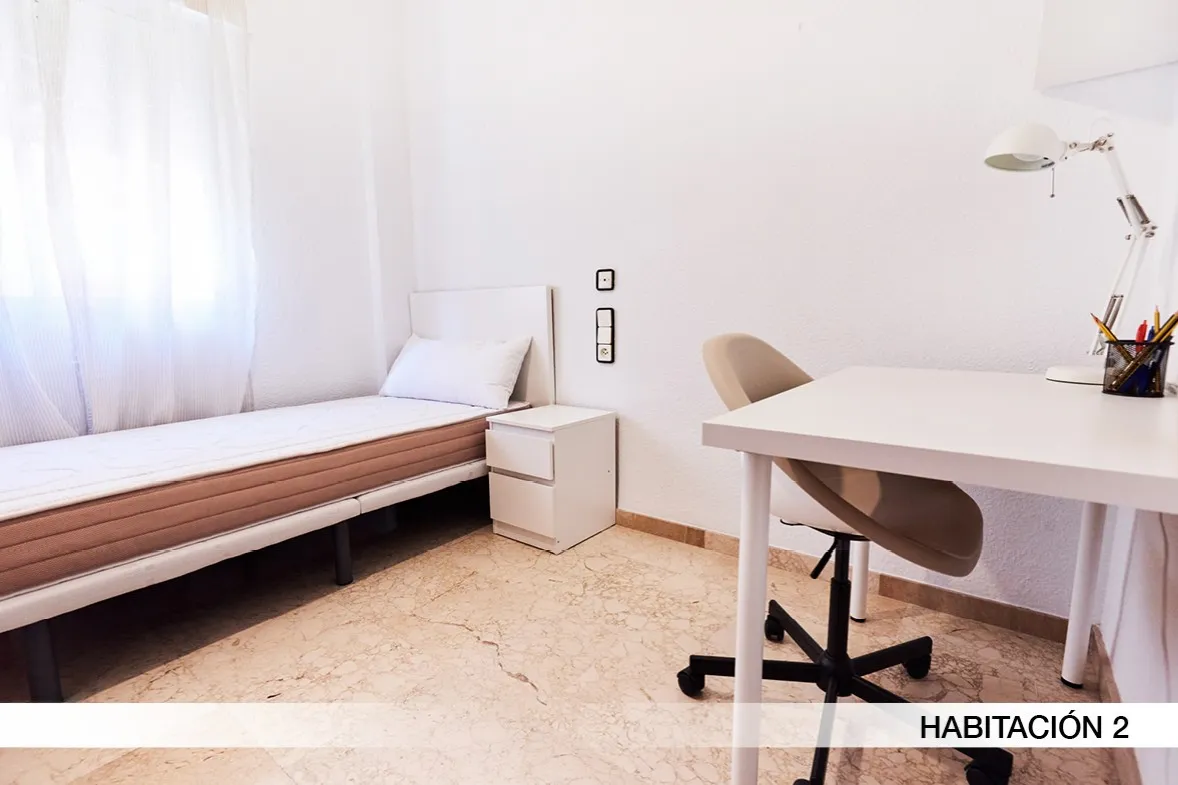 Shared Room in Seville photo 2
