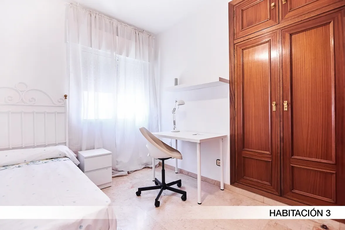Shared Room in Seville photo 2