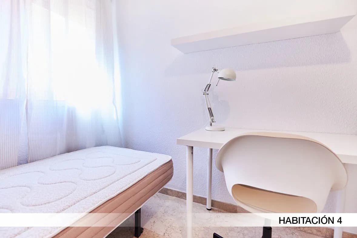 Shared Room in Seville photo 2