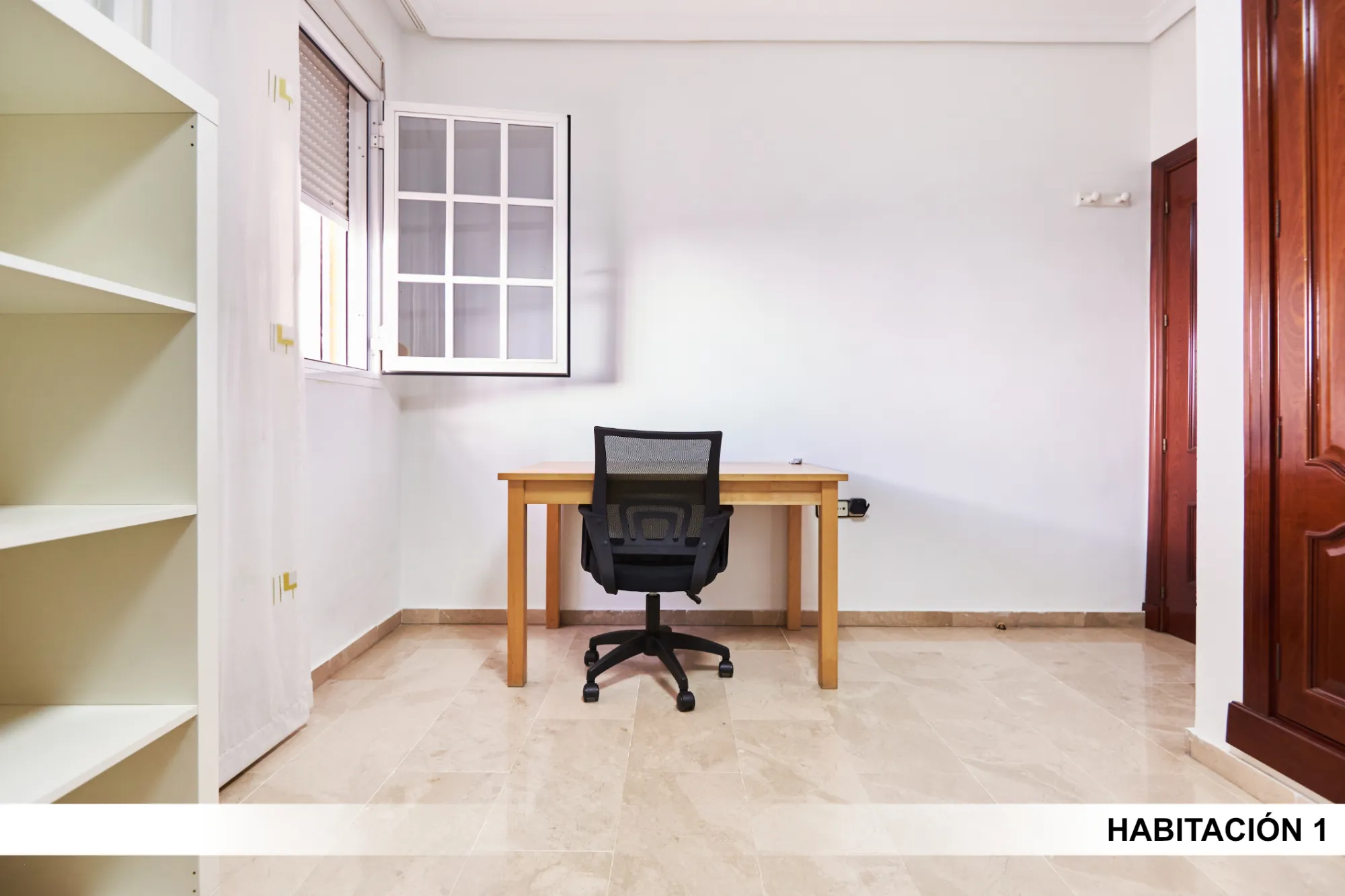 Shared Room in Seville photo 3