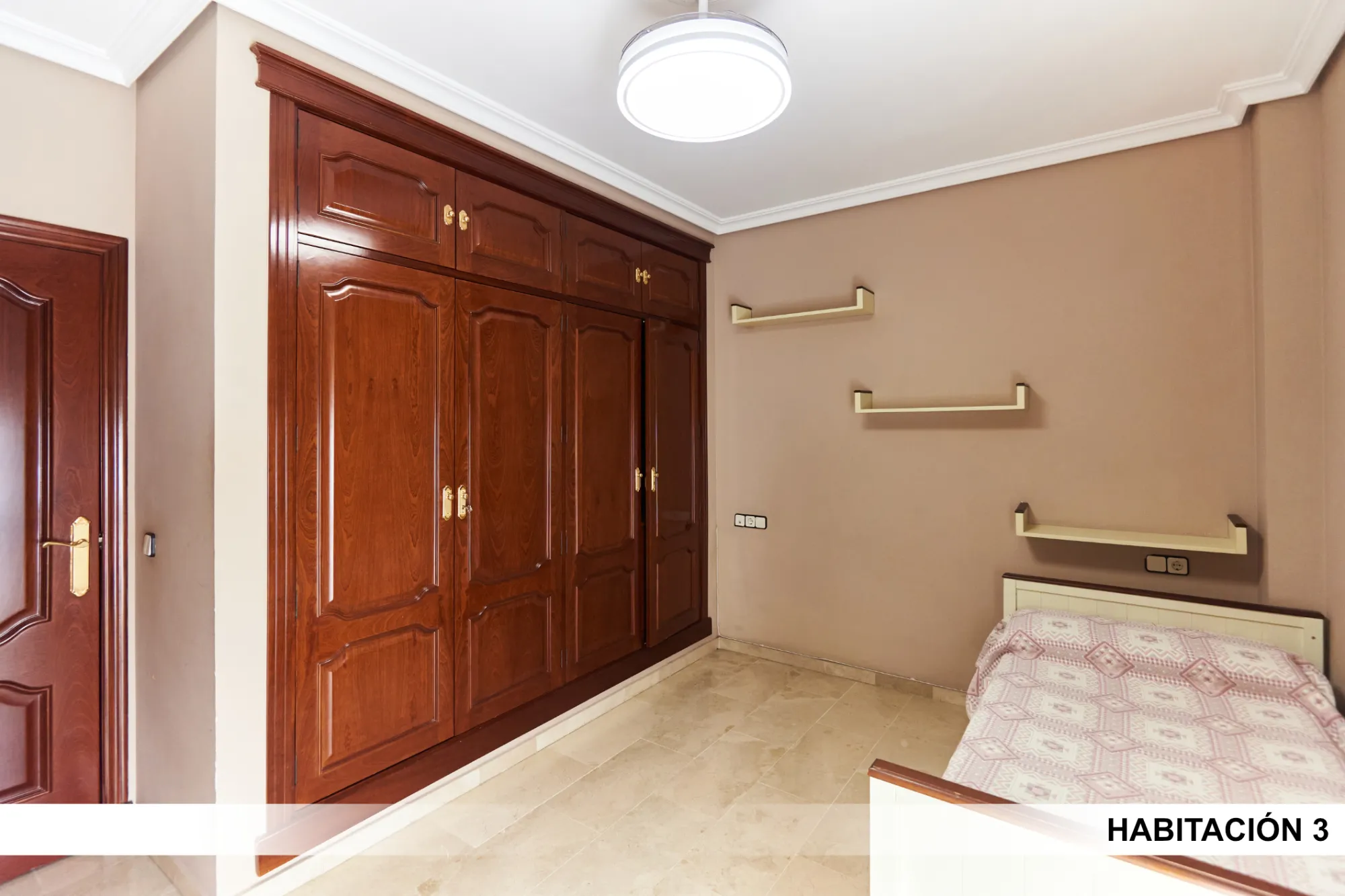 Shared Room in Seville photo 3