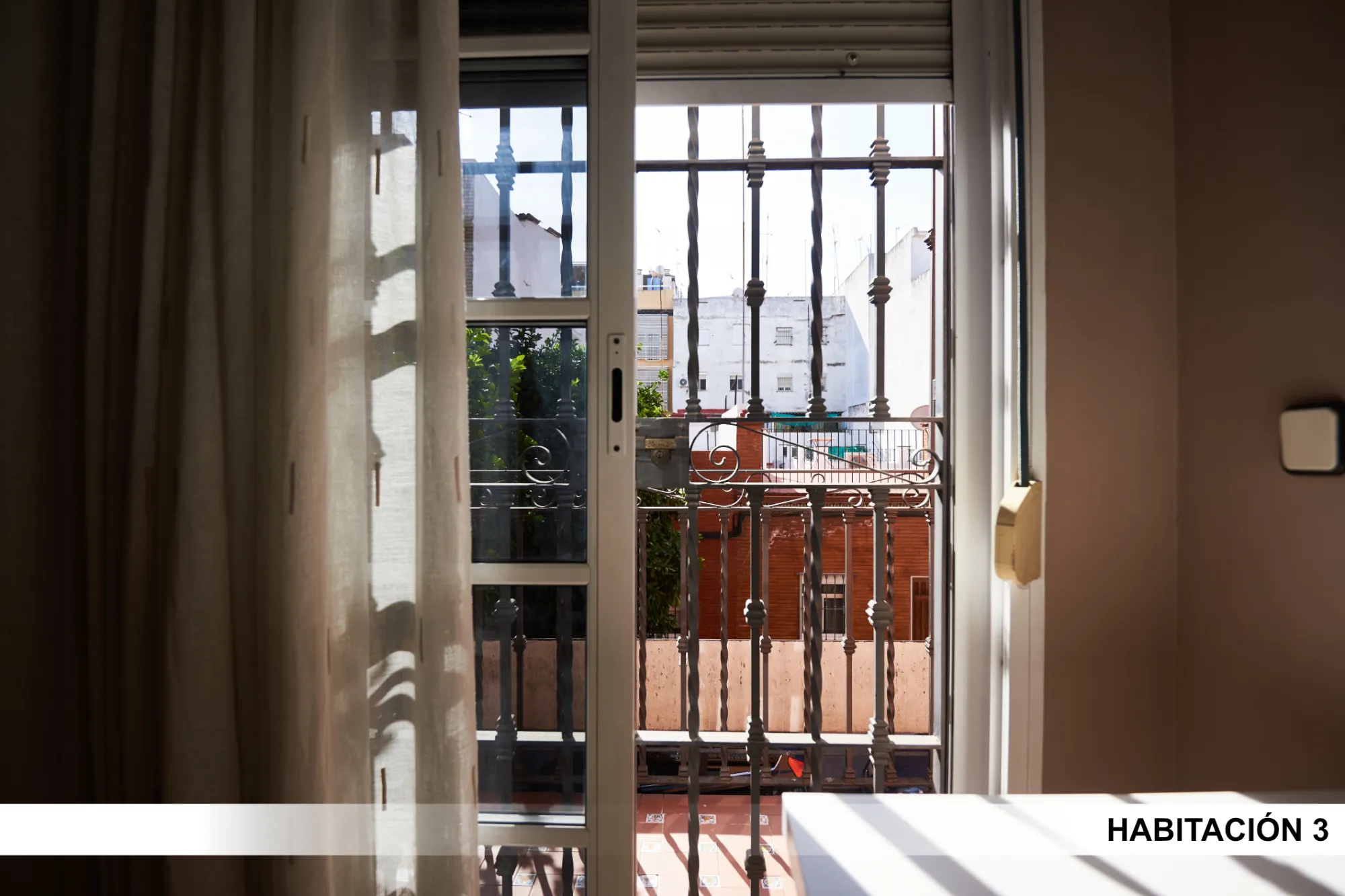 Shared Room in Seville photo 5