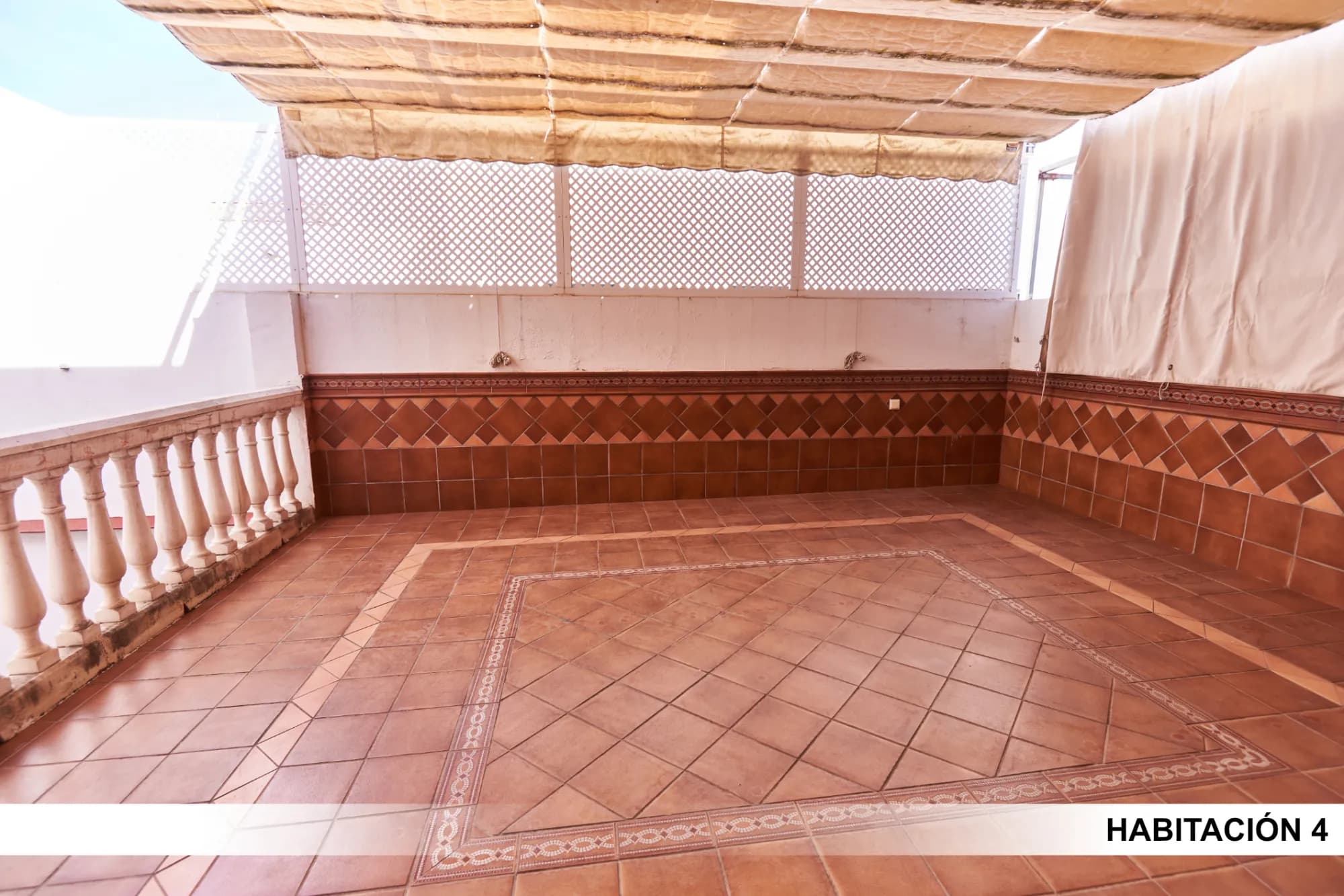 Shared Room in Seville photo 3