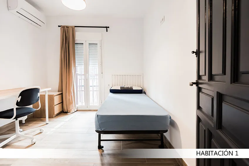 Shared Room in Seville photo 2