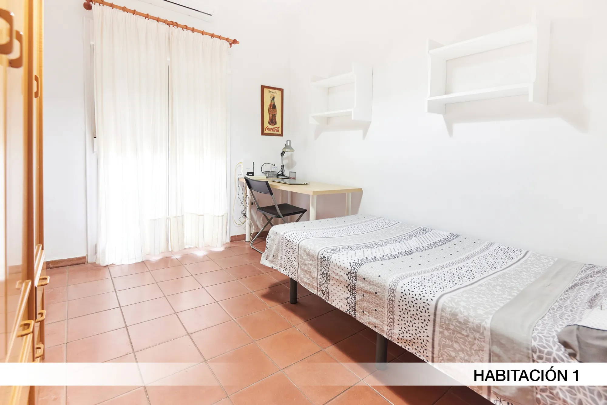 Shared Room in Seville photo 3