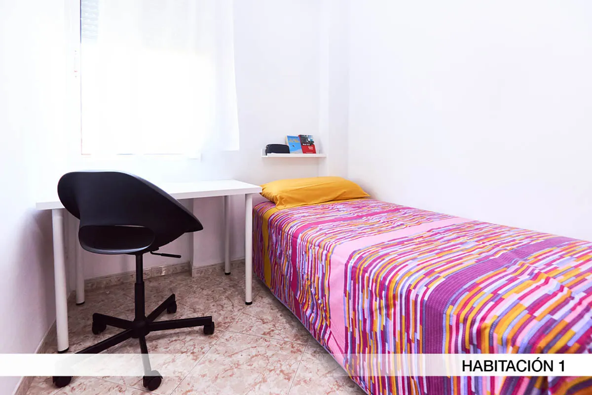 Shared Room in Seville photo 2
