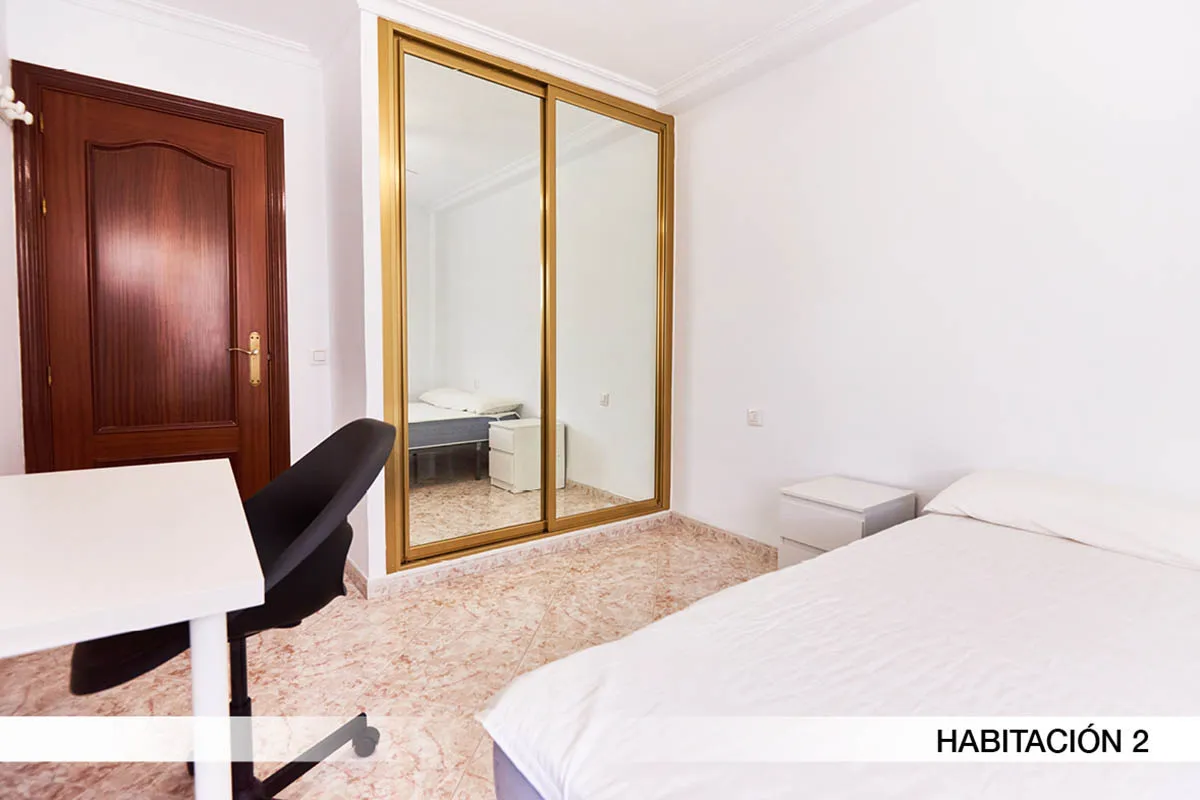 Shared Room in Seville photo 2