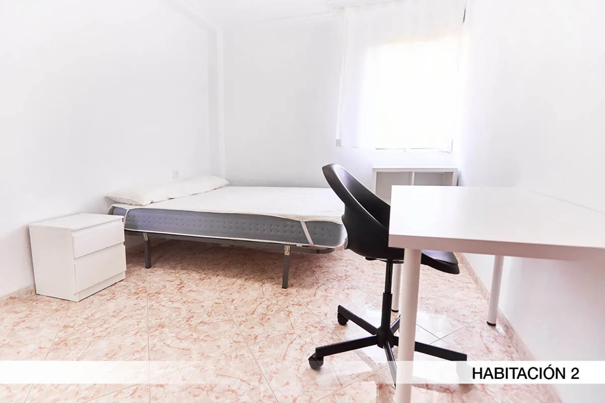 Shared Room in Seville photo 3