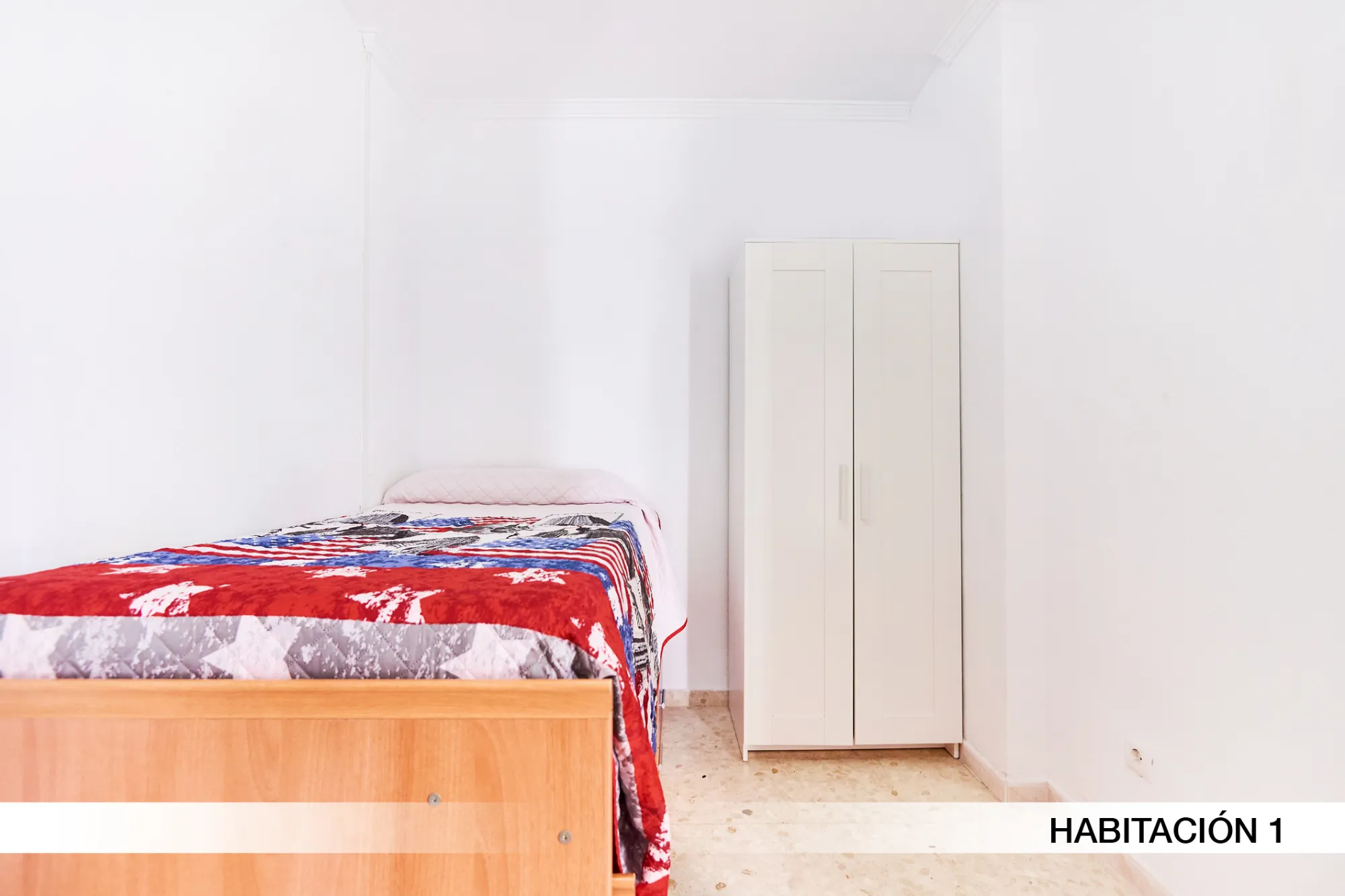 Shared Room in Seville photo 3