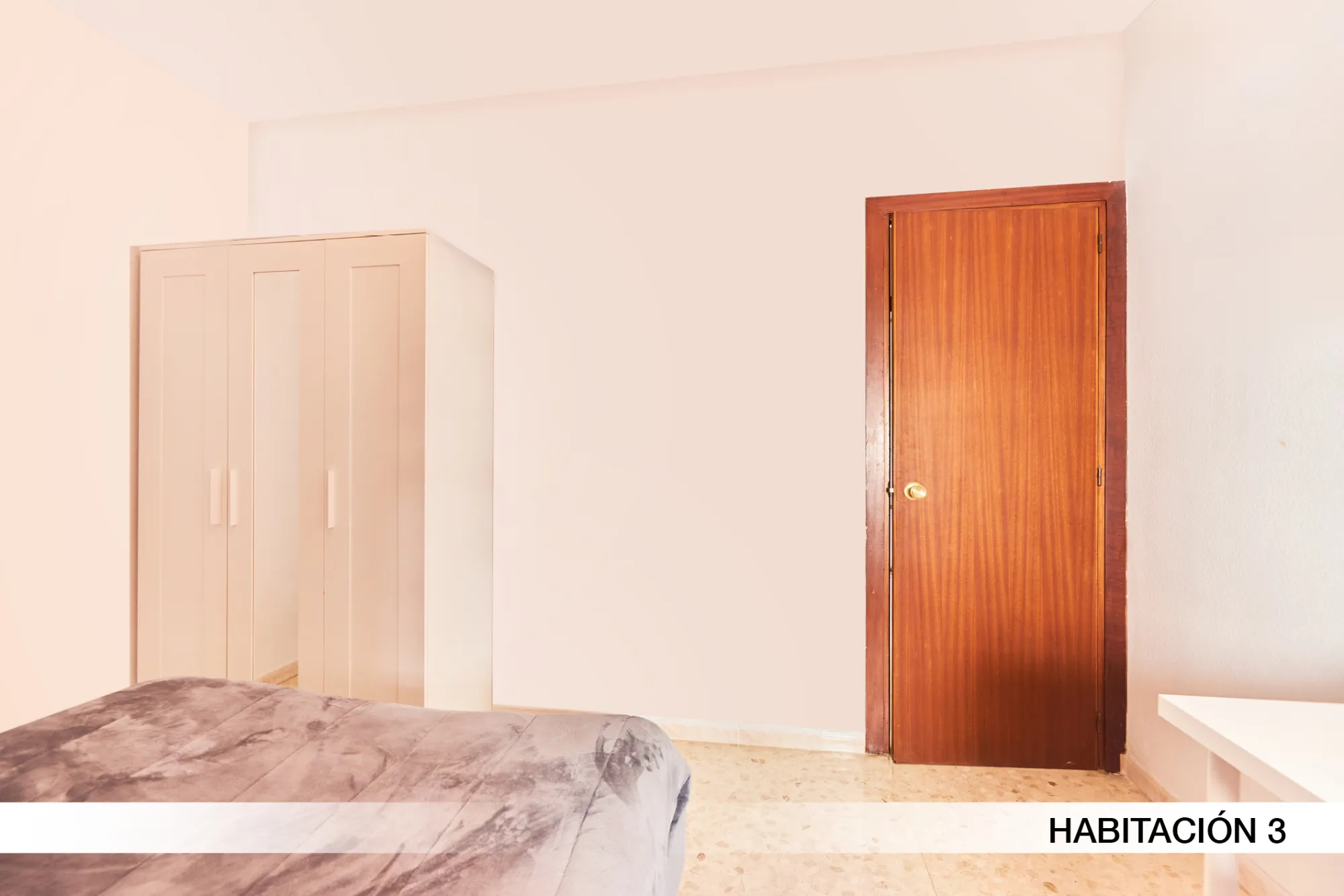 Shared Room in Seville photo 3