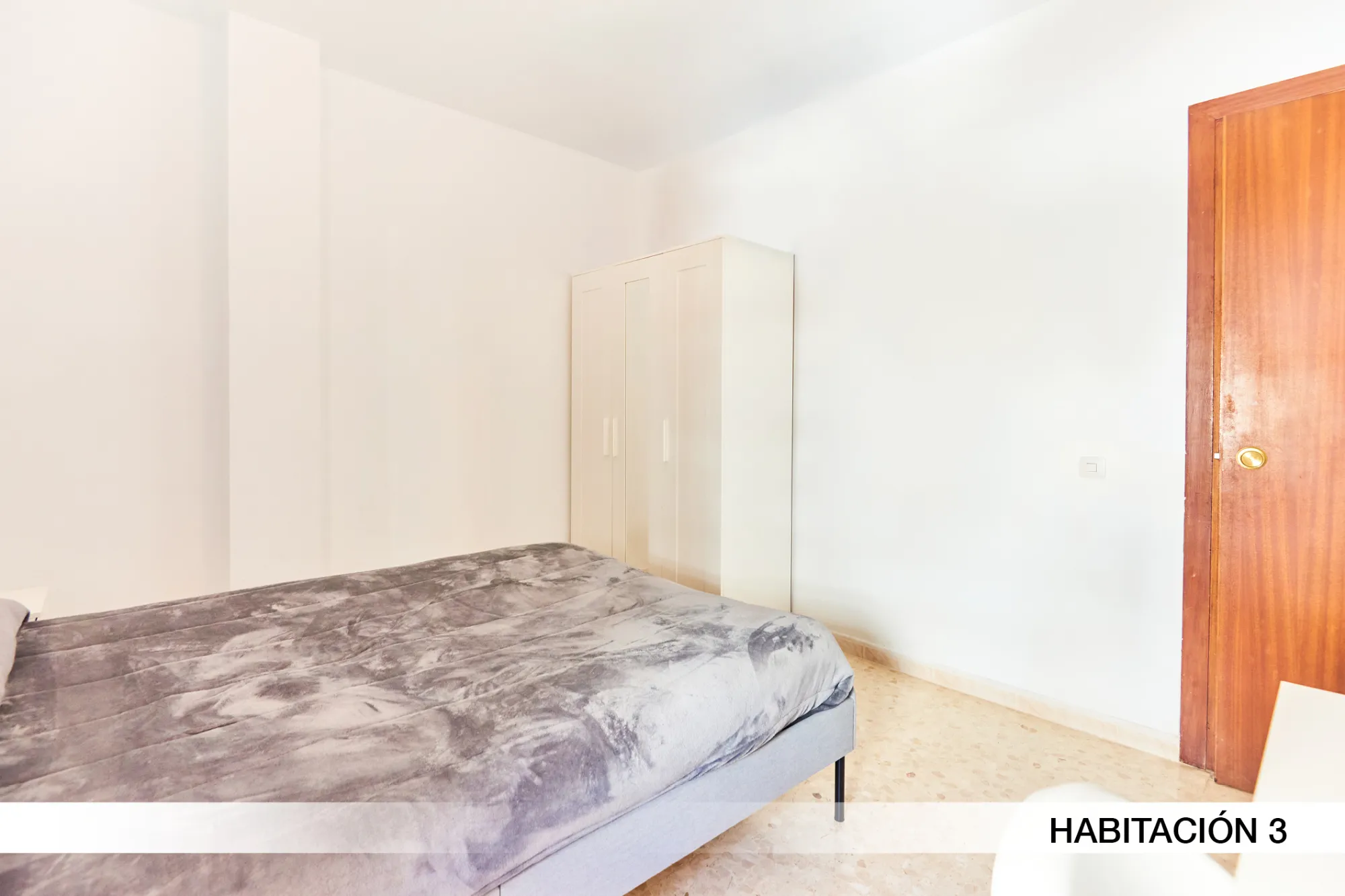 Shared Room in Seville photo 4