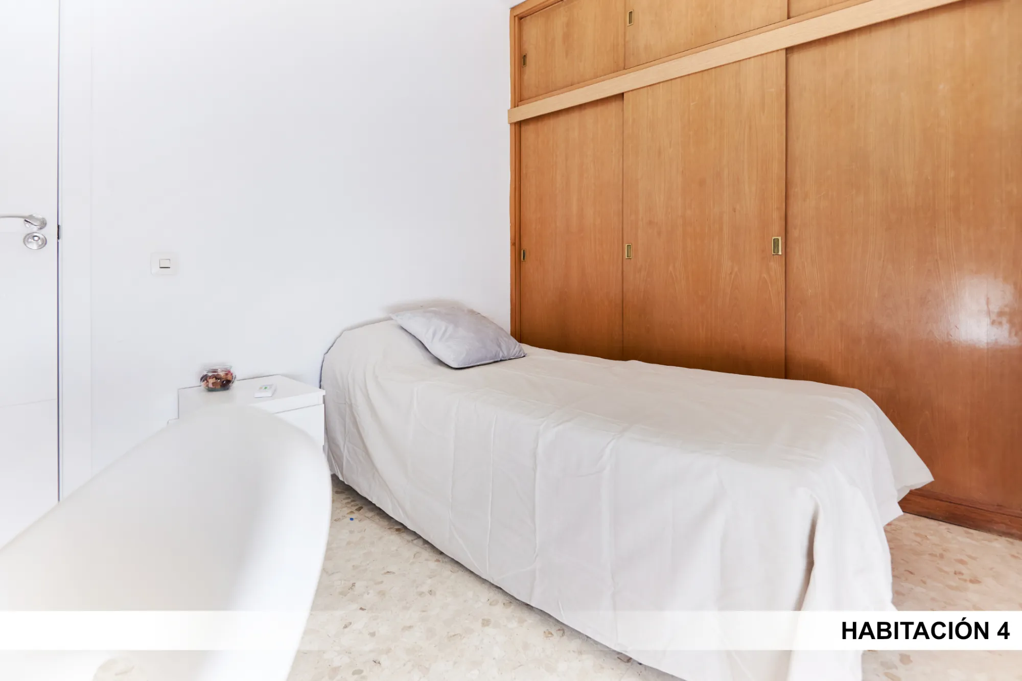 Shared Room in Seville photo 3