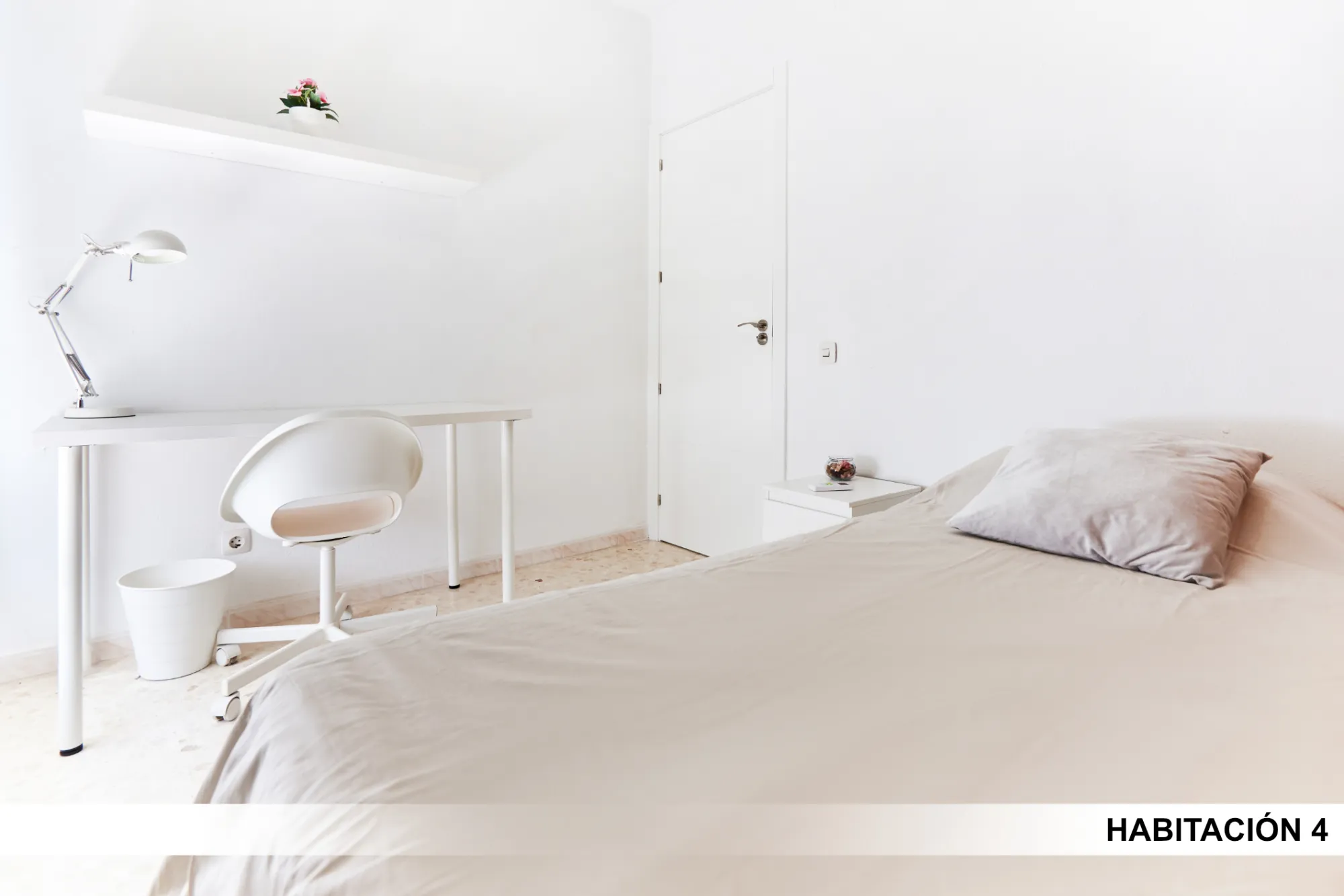 Shared Room in Seville photo 5