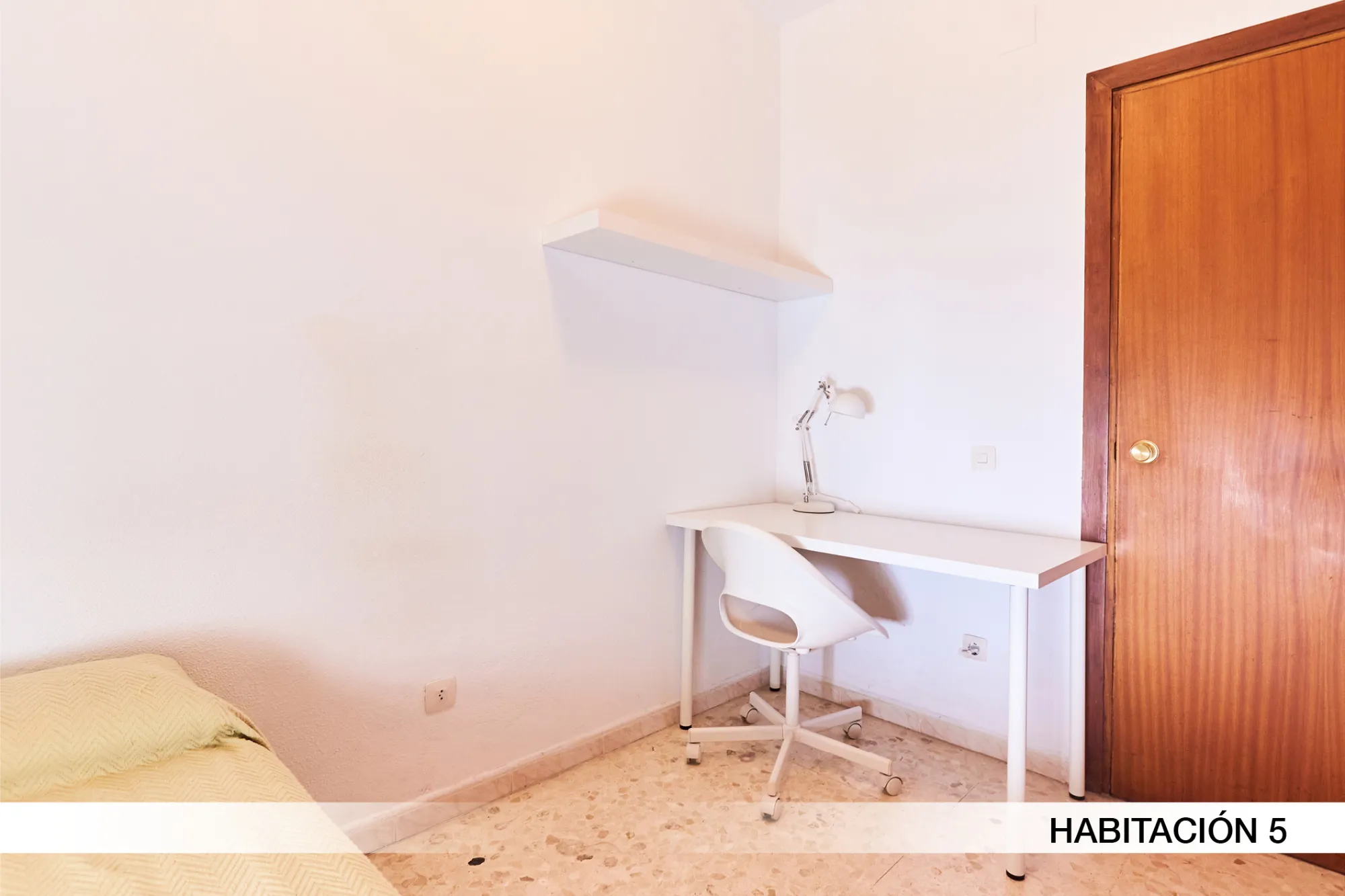 Shared Room in Seville photo 3