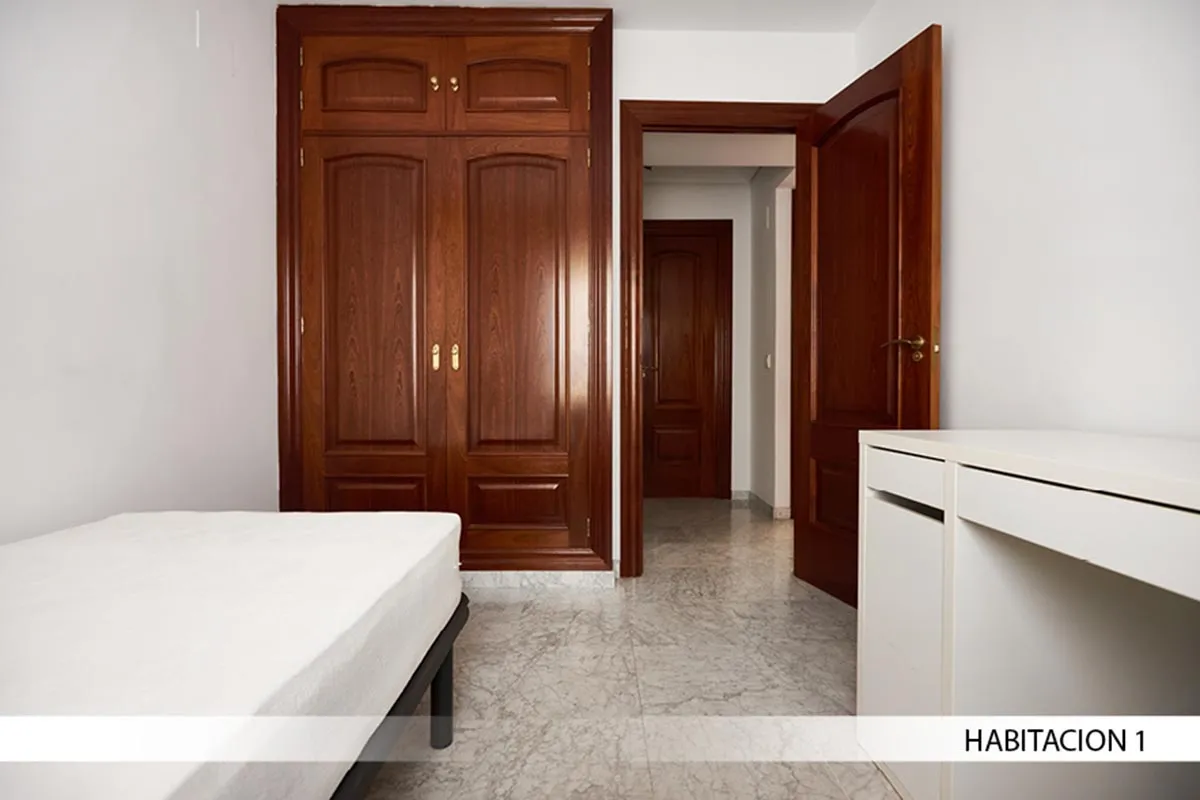Shared Room in Seville photo 3