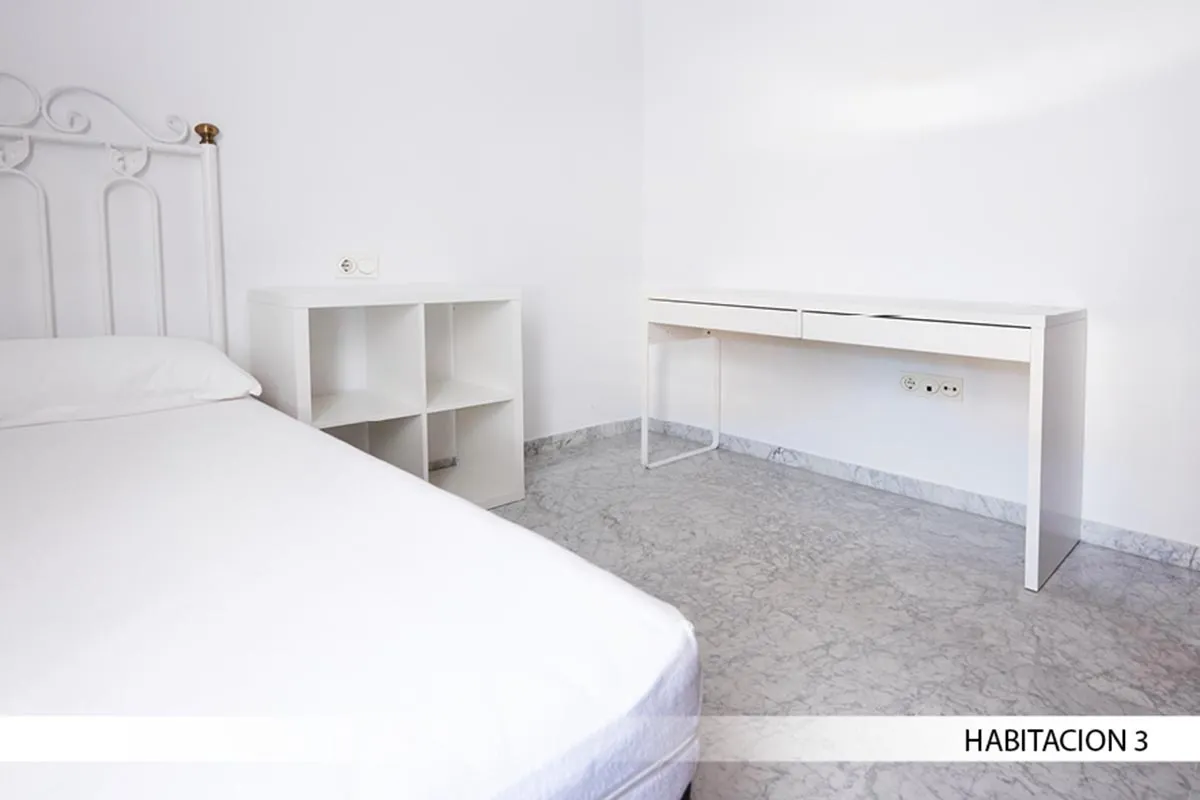 Shared Room in Seville photo 2