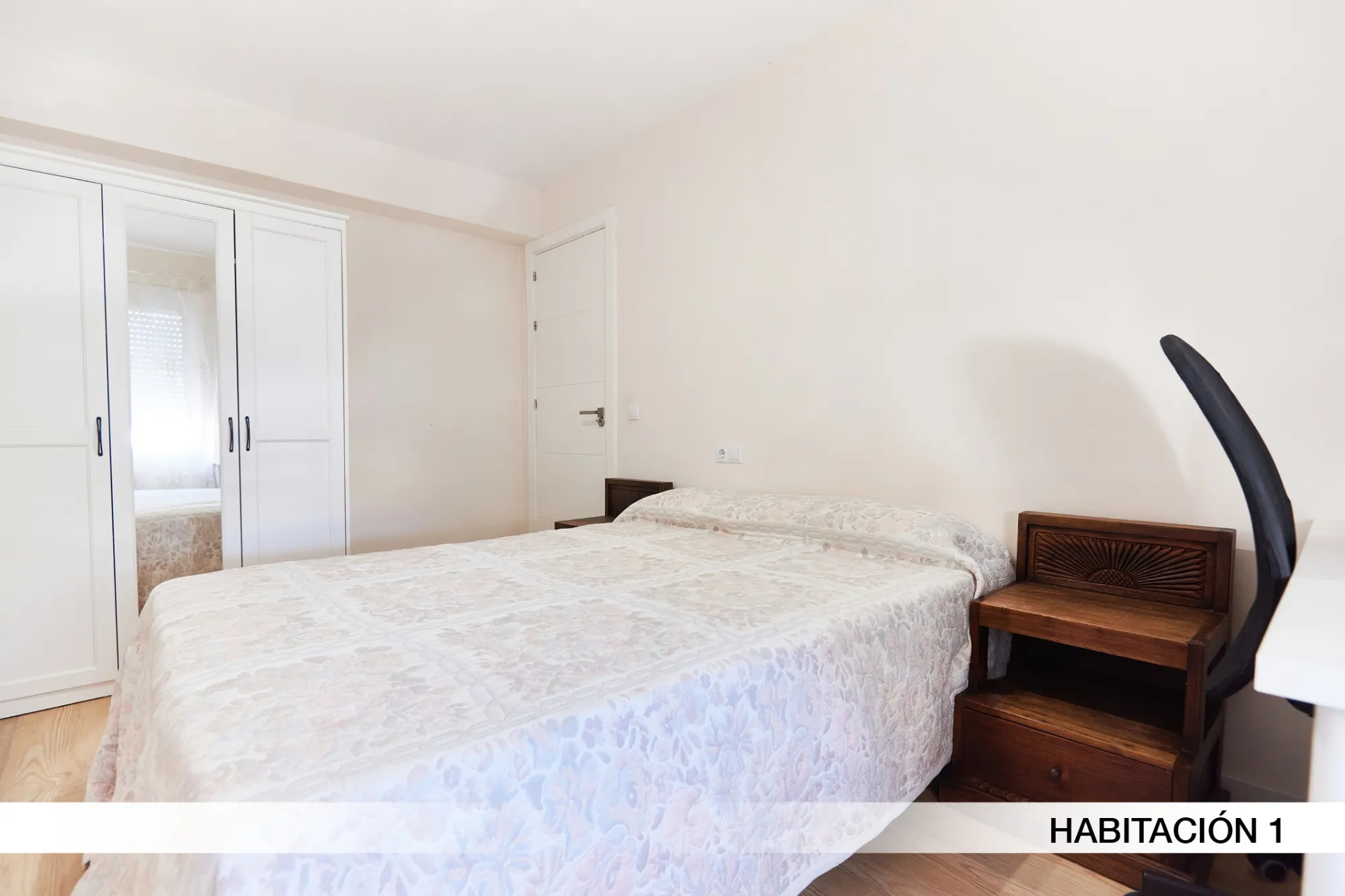 Shared Room in Seville photo 2