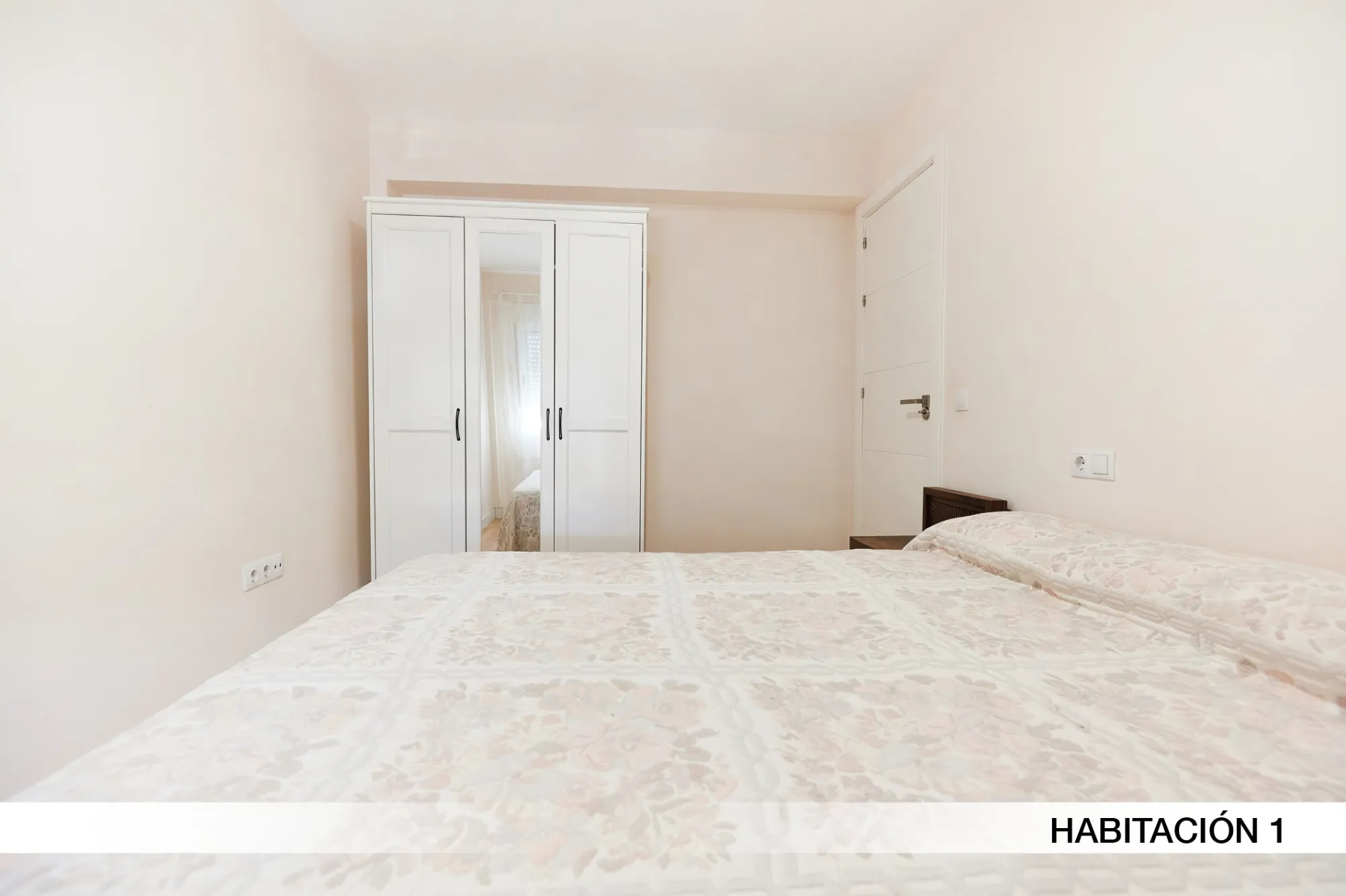 Shared Room in Seville photo 3