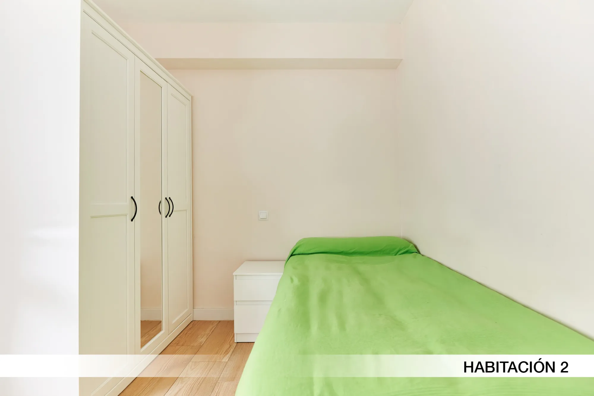 Shared Room in Seville photo 2