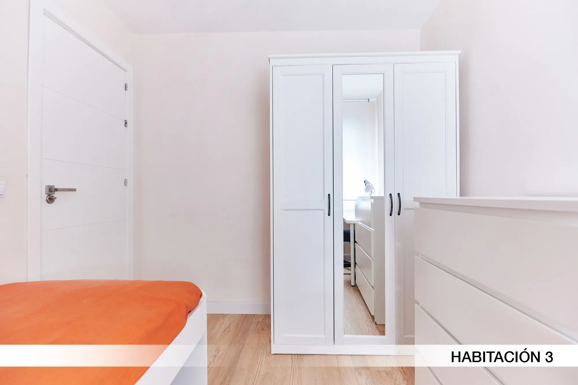 Shared Room in Seville photo 3