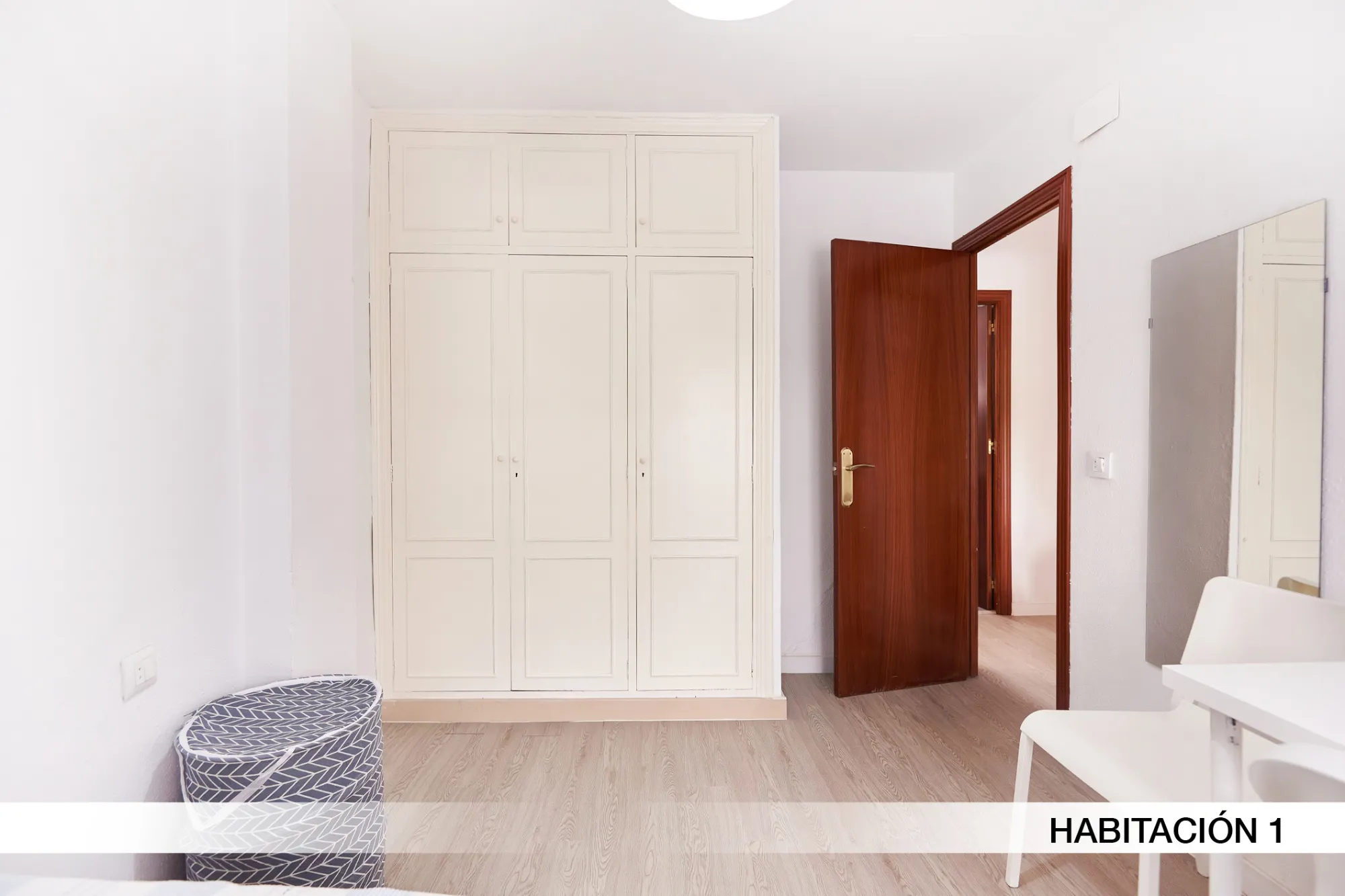 Shared Room in Seville photo 4