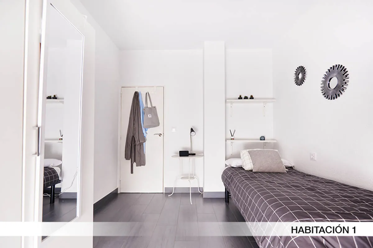 Shared Room in Seville photo 3