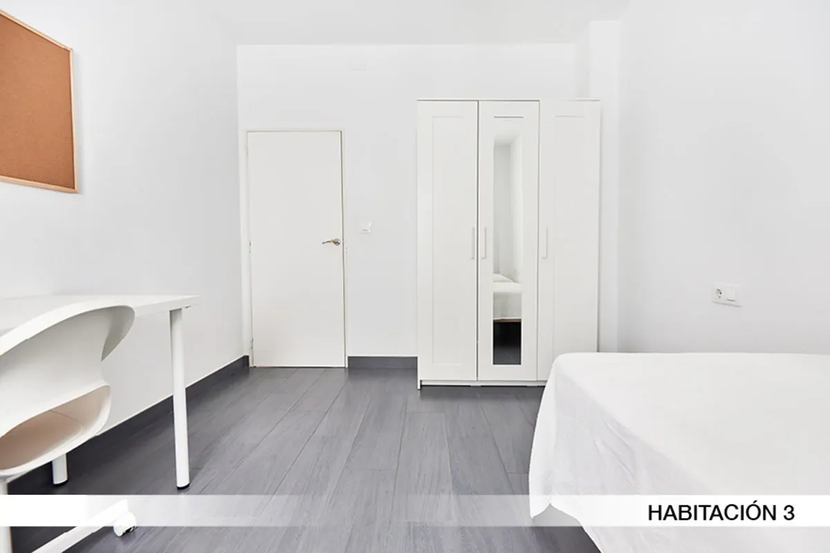 Shared Room in Seville photo 3