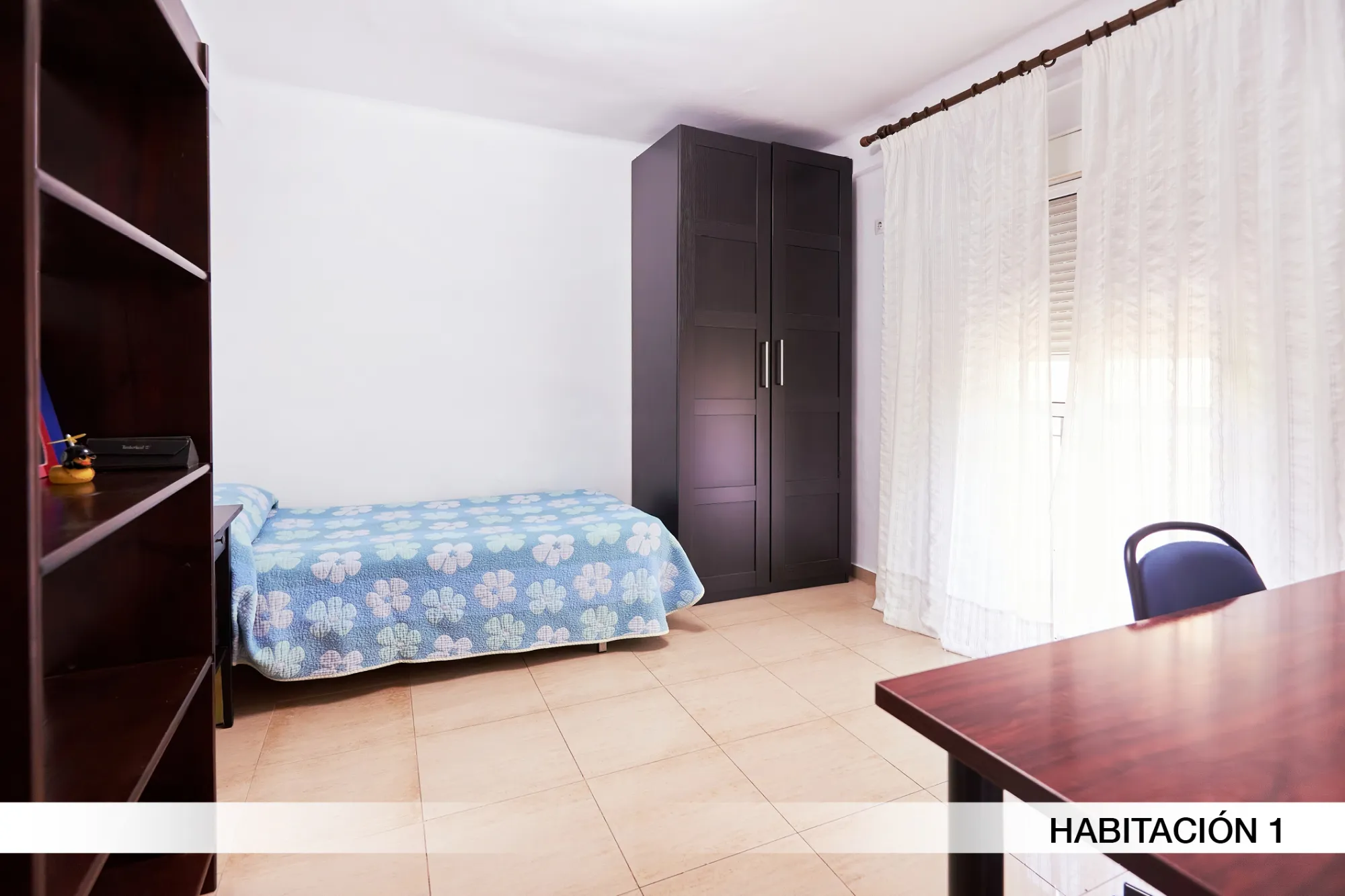 Shared Room in Seville photo 2