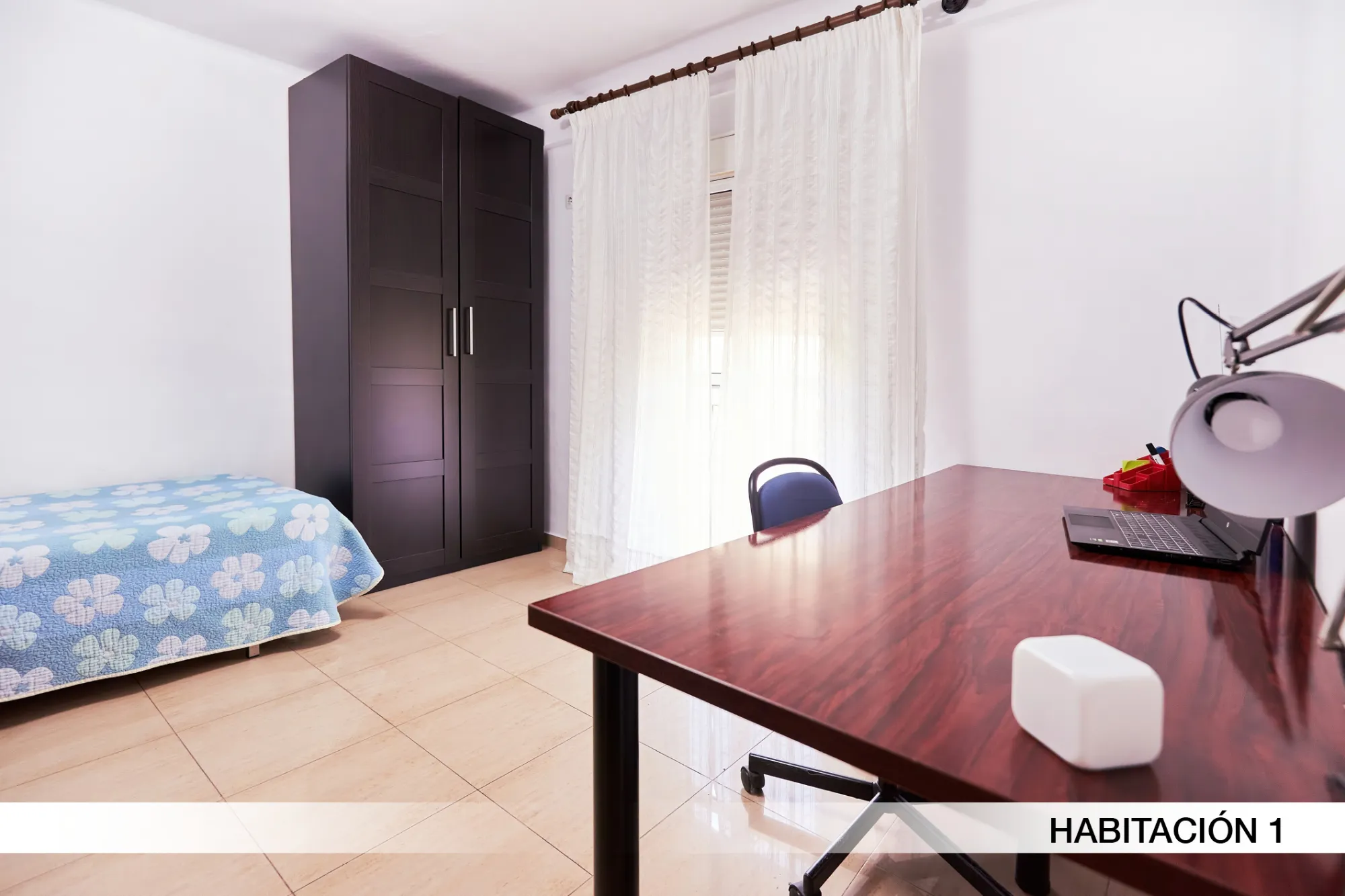 Shared Room in Seville photo 3