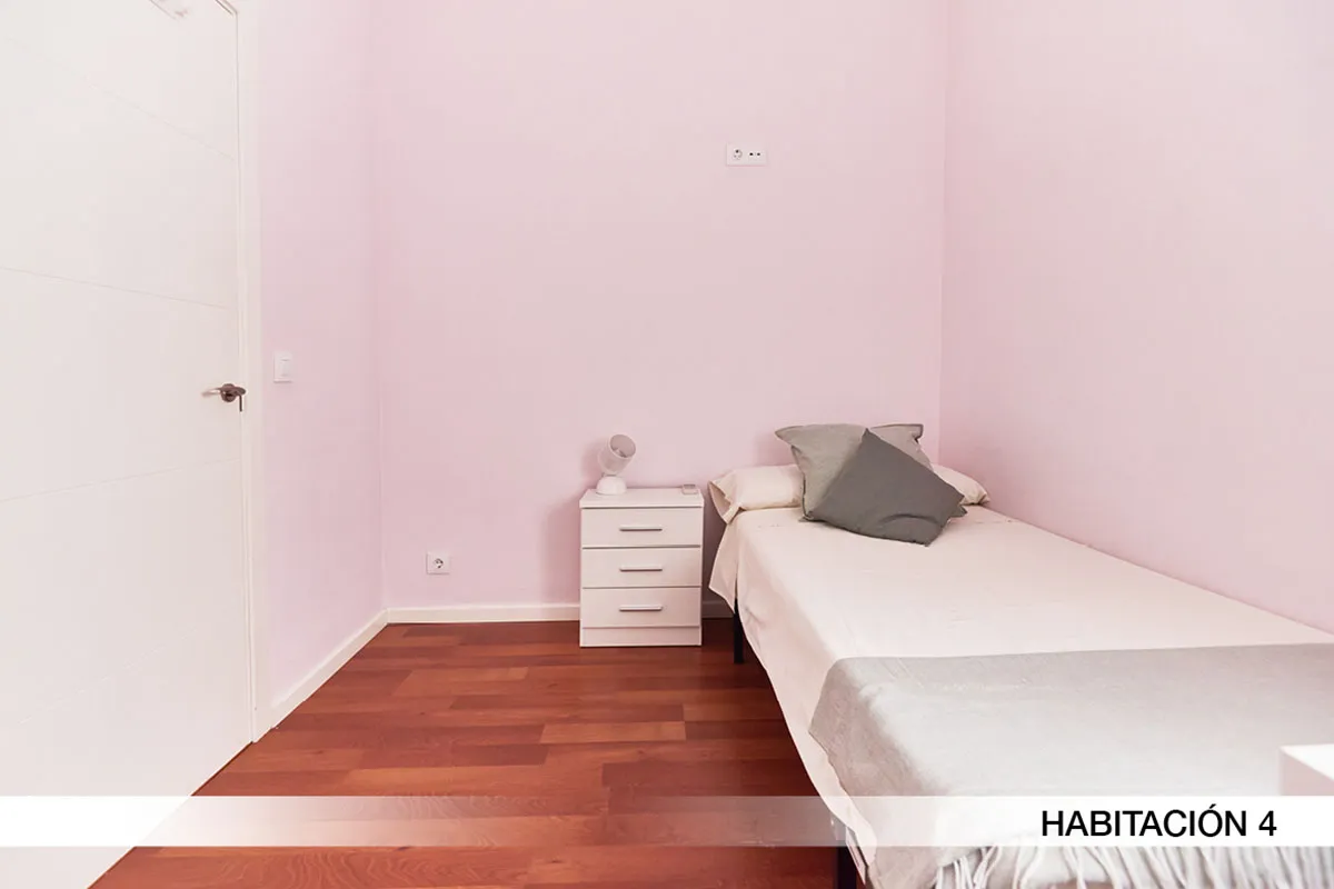 Shared Room in Seville photo 2