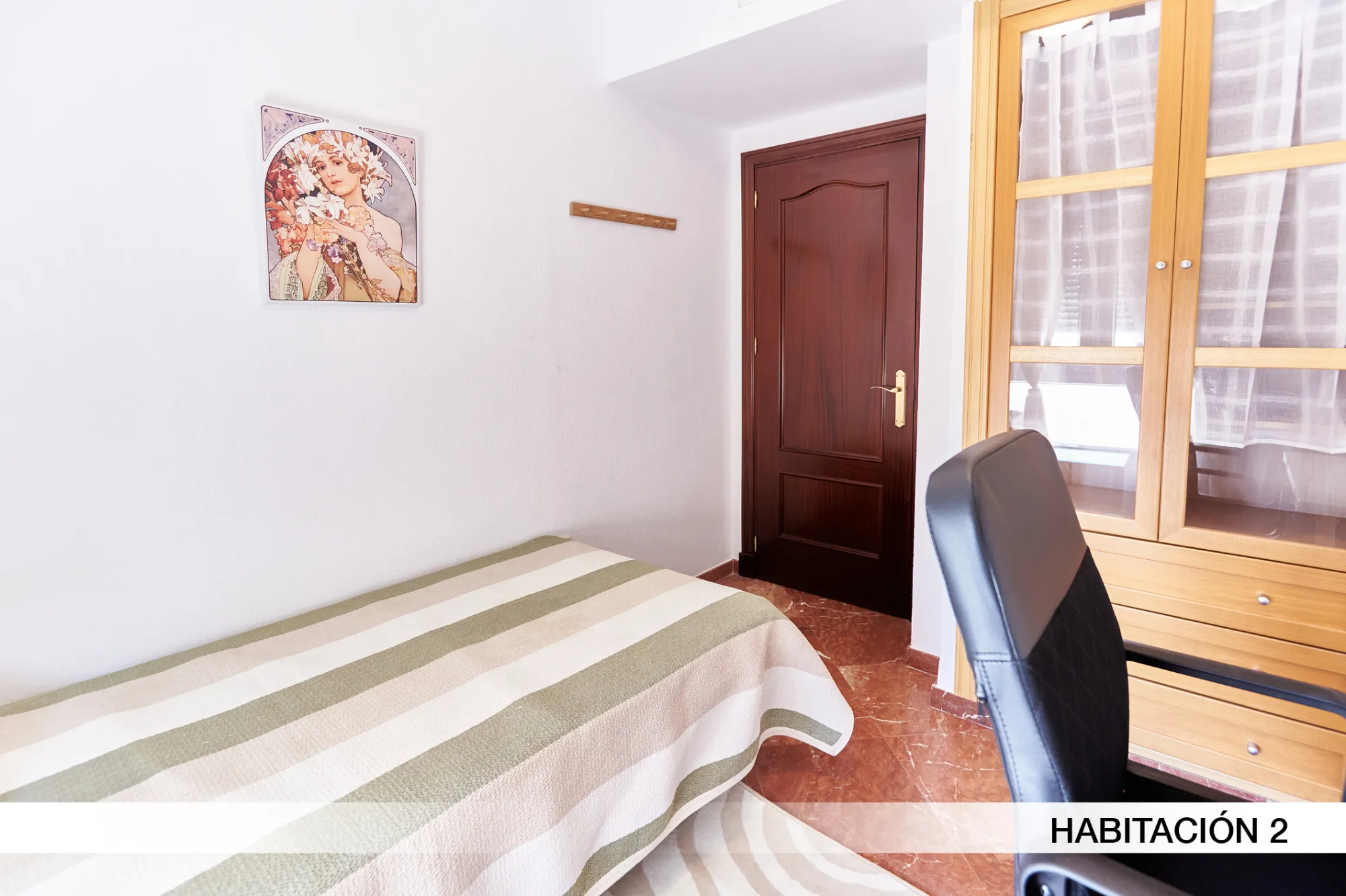 Shared Room in Seville photo 2