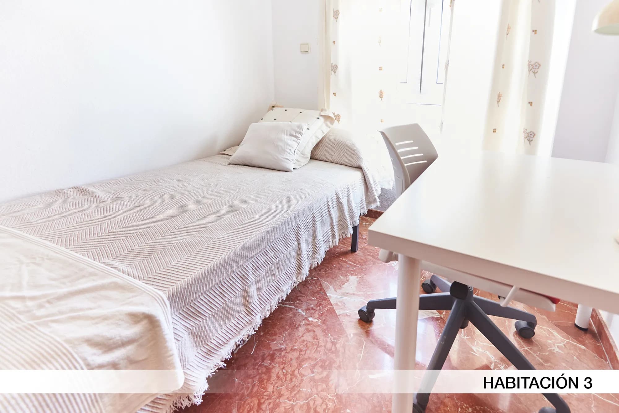 Shared Room in Seville photo 4