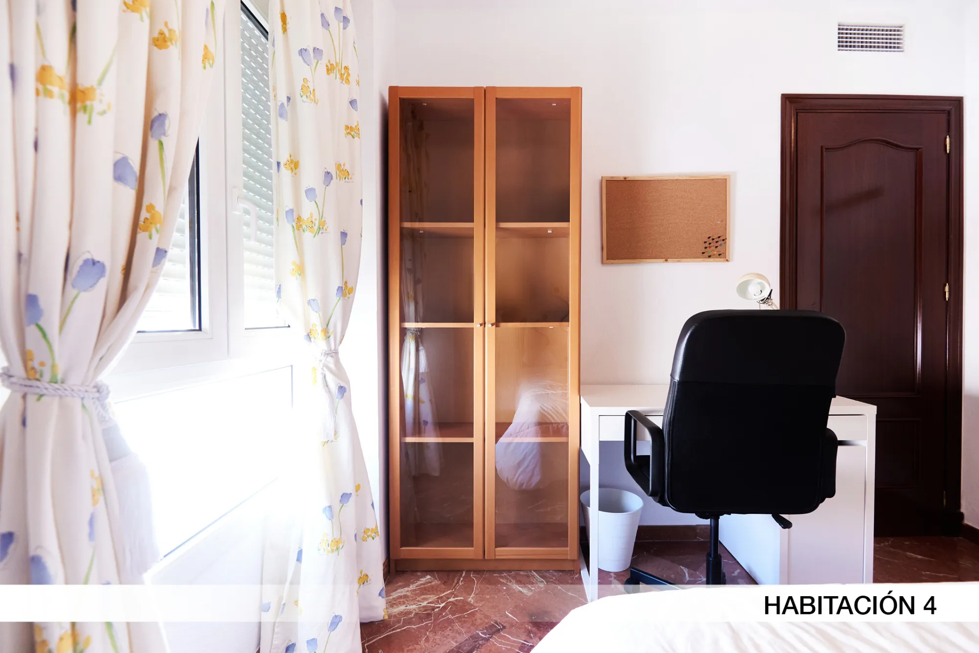 Shared Room in Seville photo 4