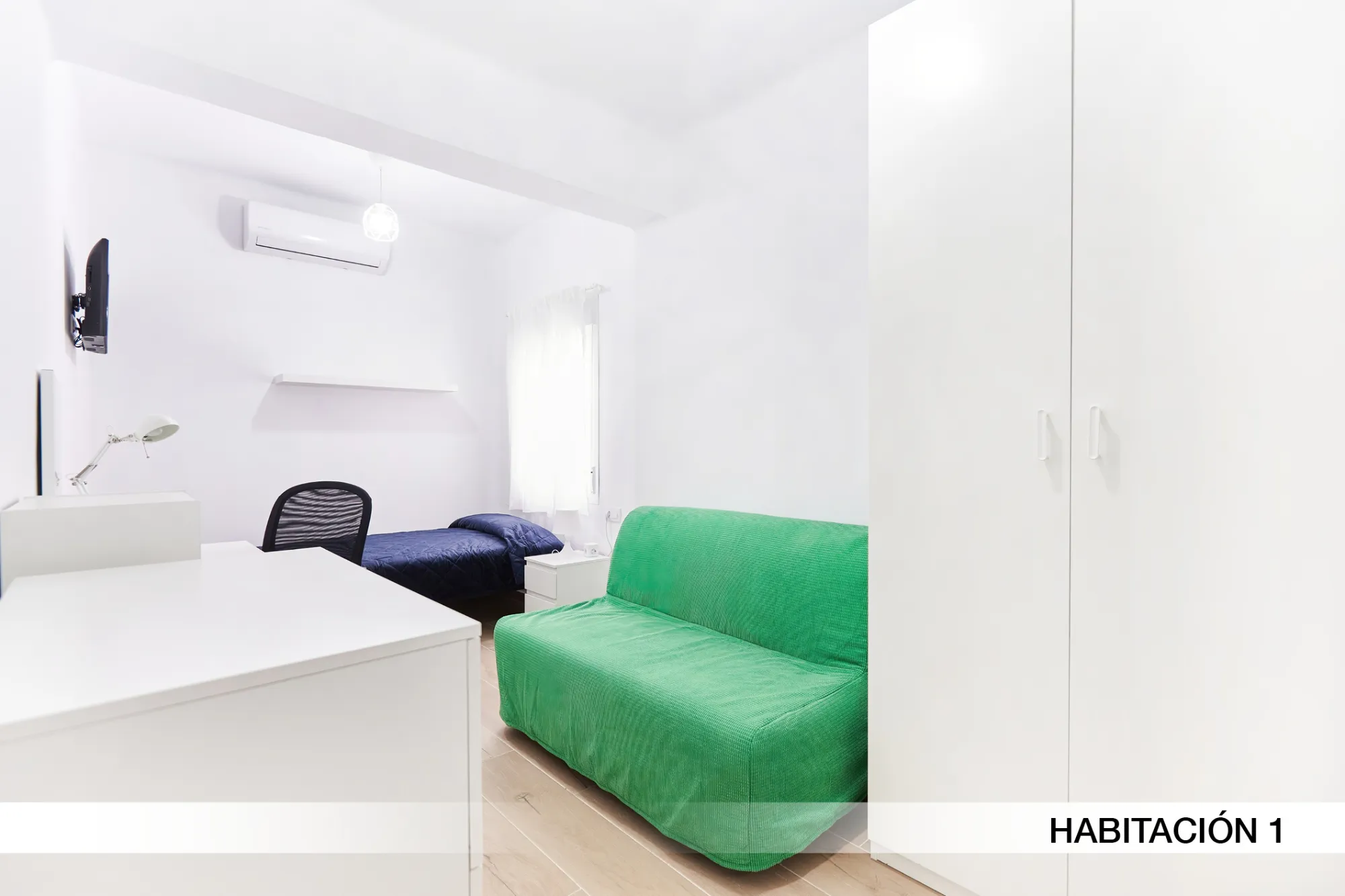 Shared Room in Seville photo 2