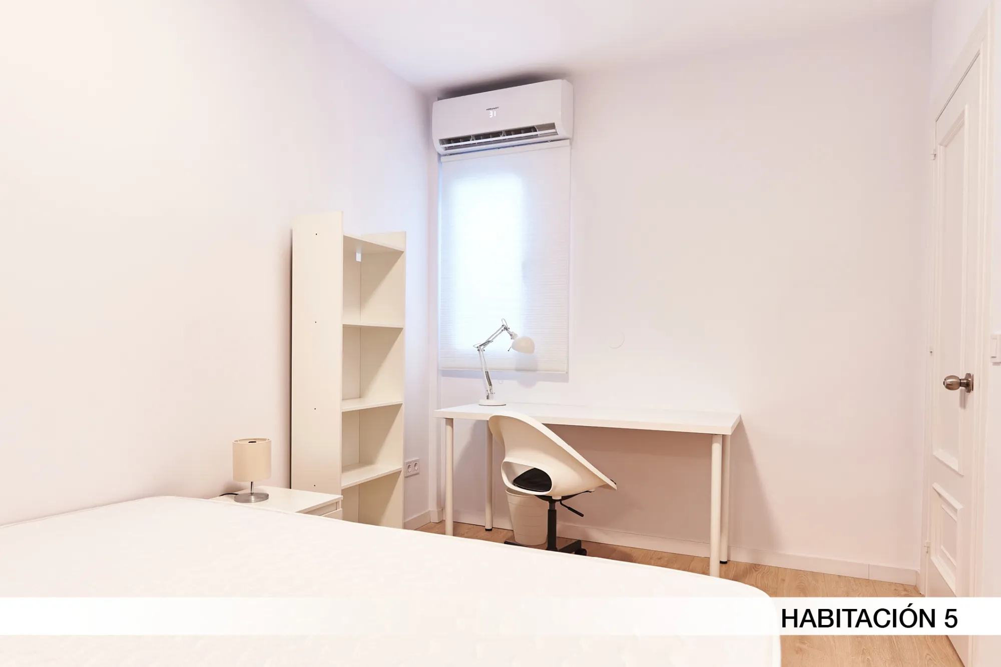 Shared Room in Seville photo 4