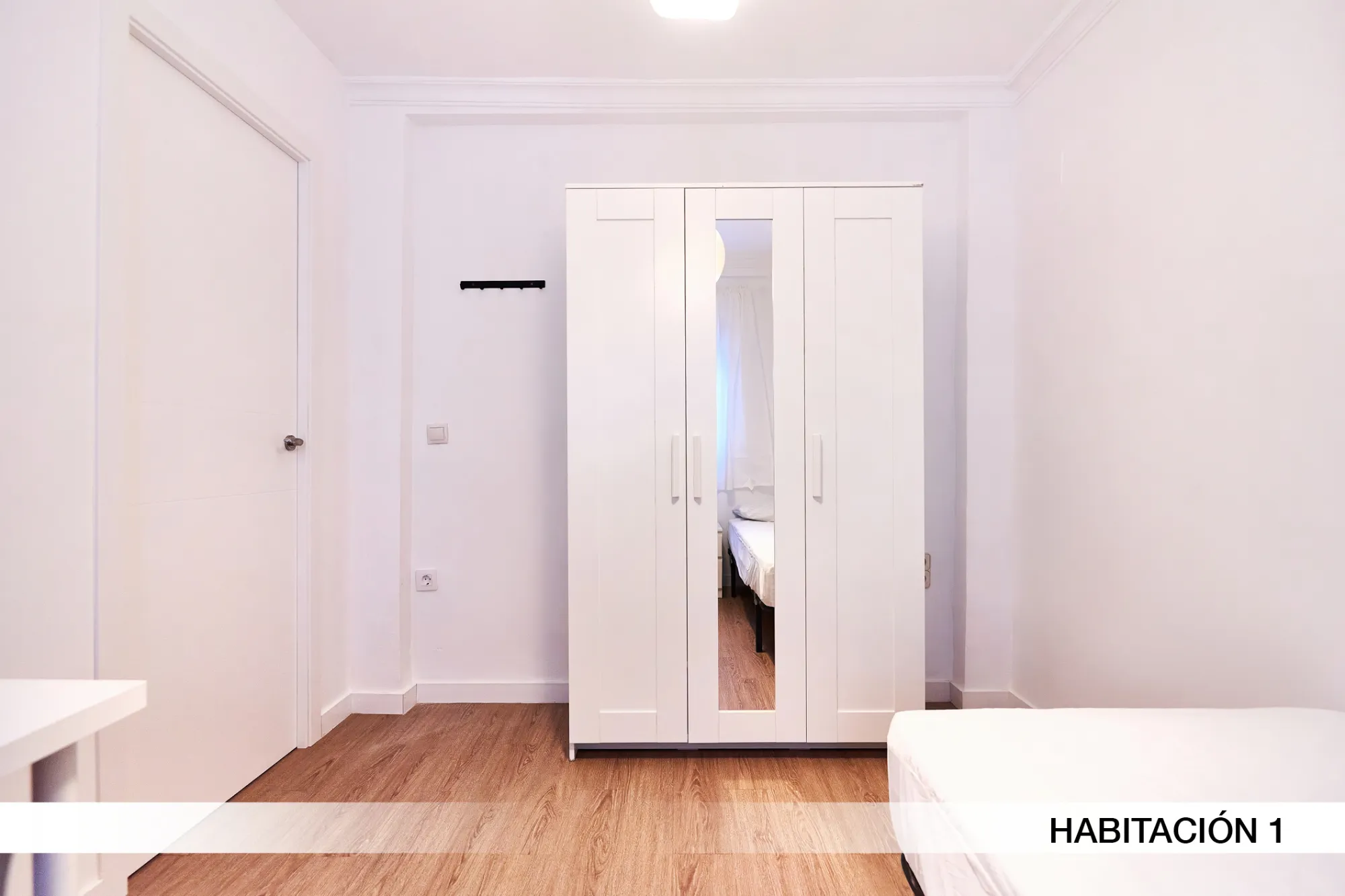 Shared Room in Seville photo 3