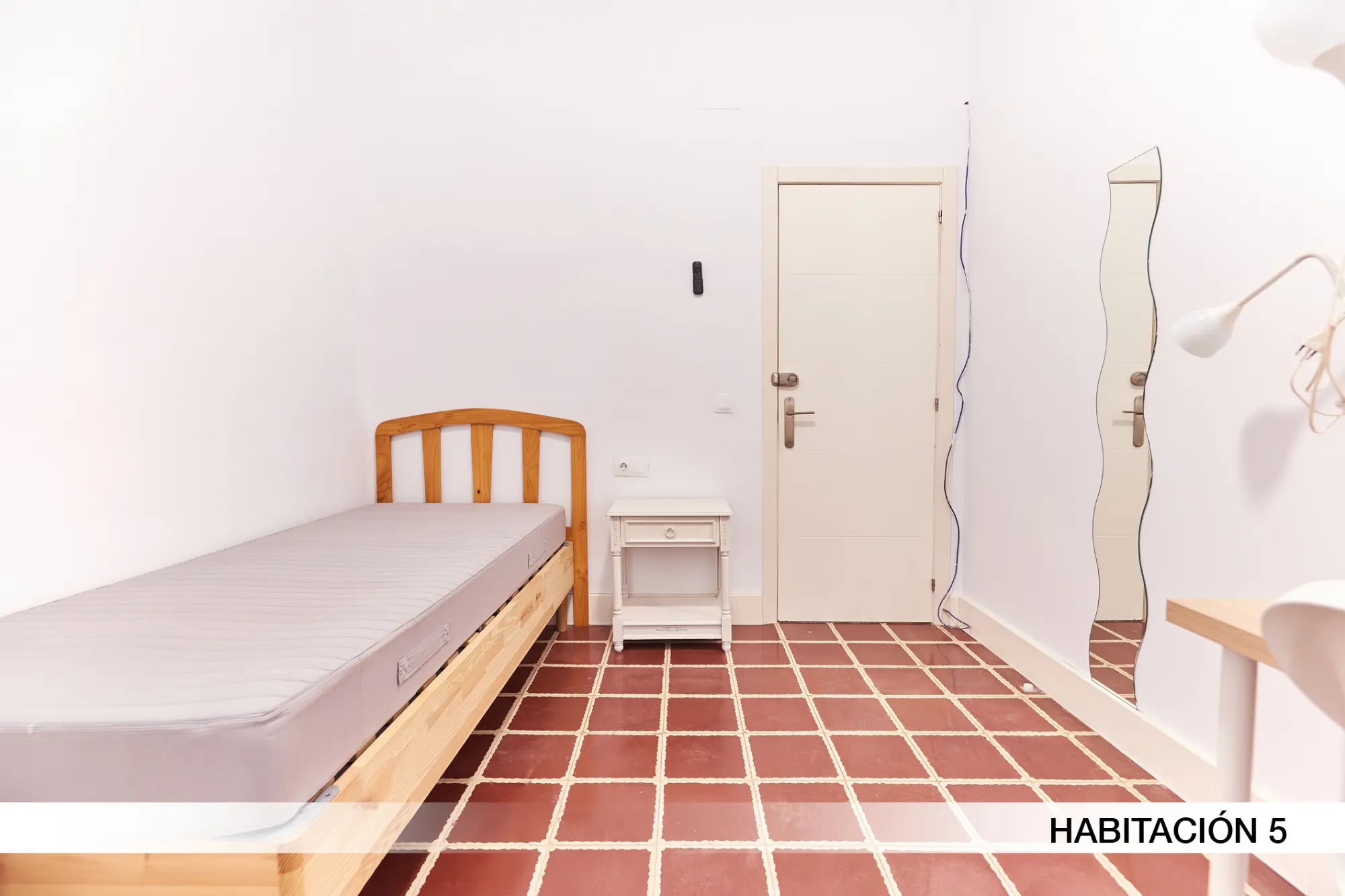 Shared Room in Seville photo 2