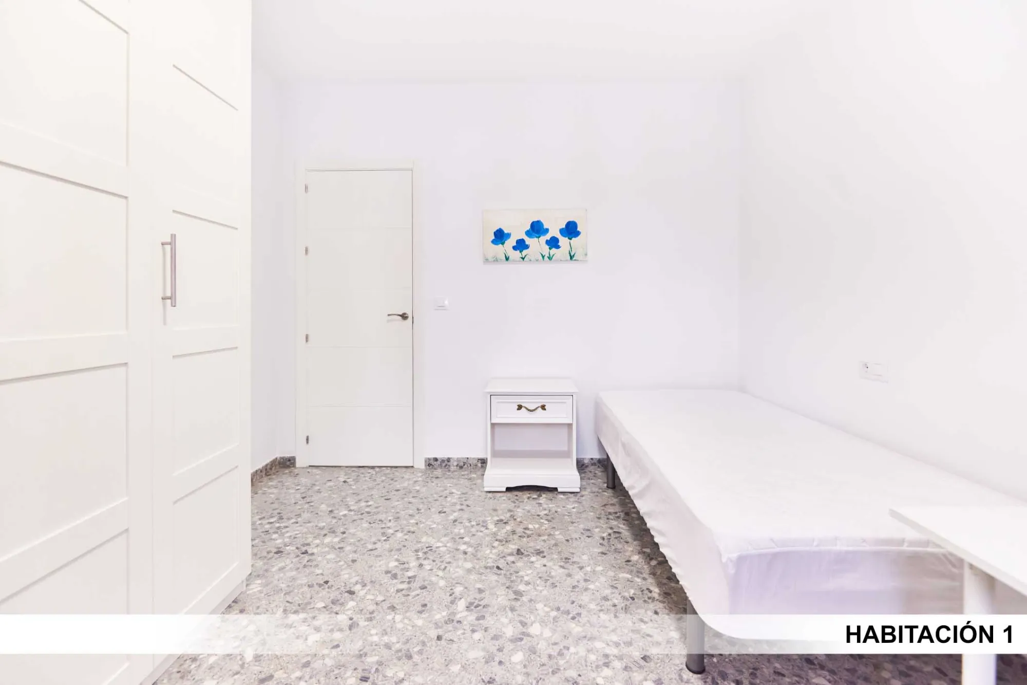 Shared Room in Seville photo 3