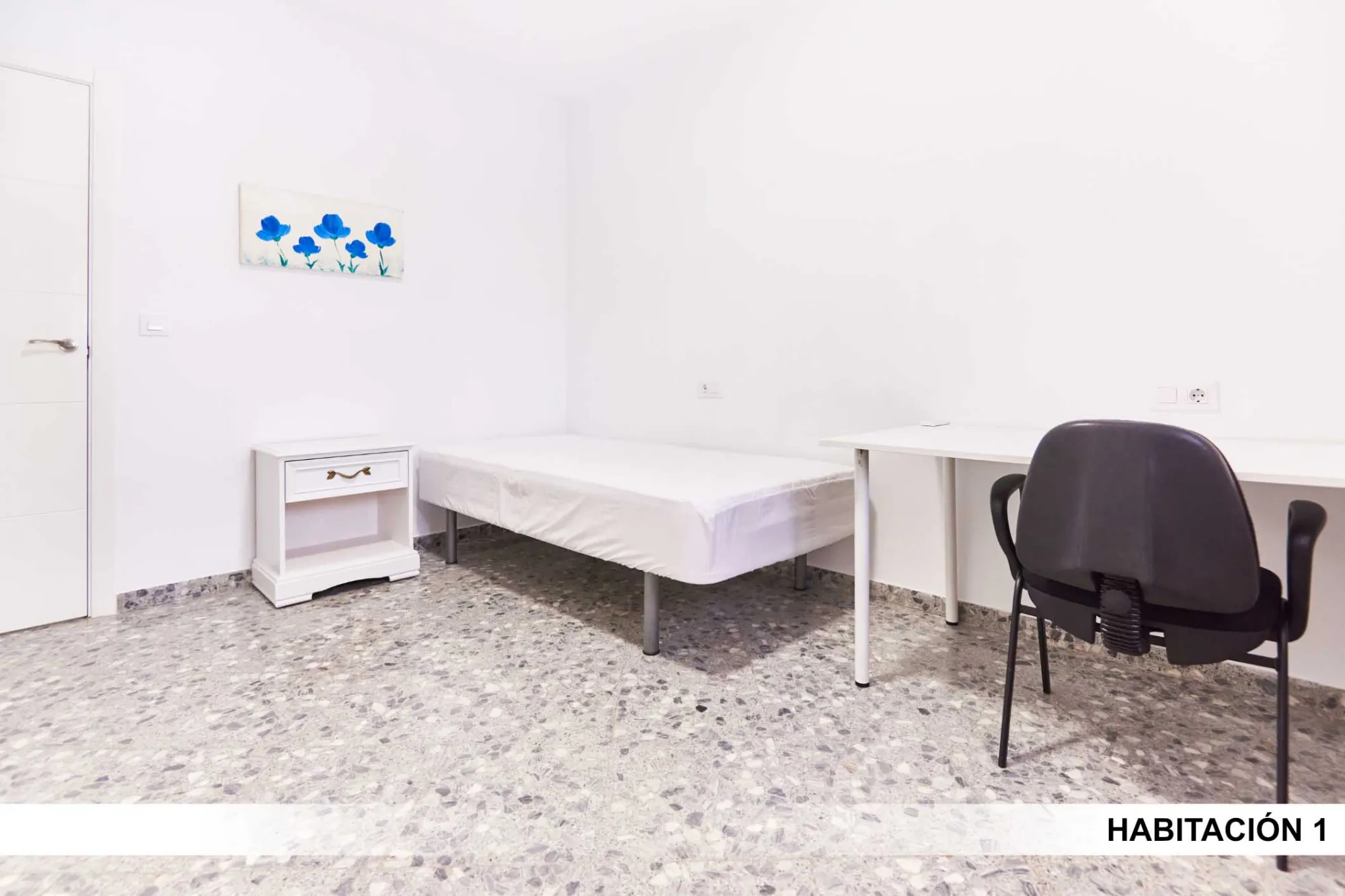 Shared Room in Seville photo 4