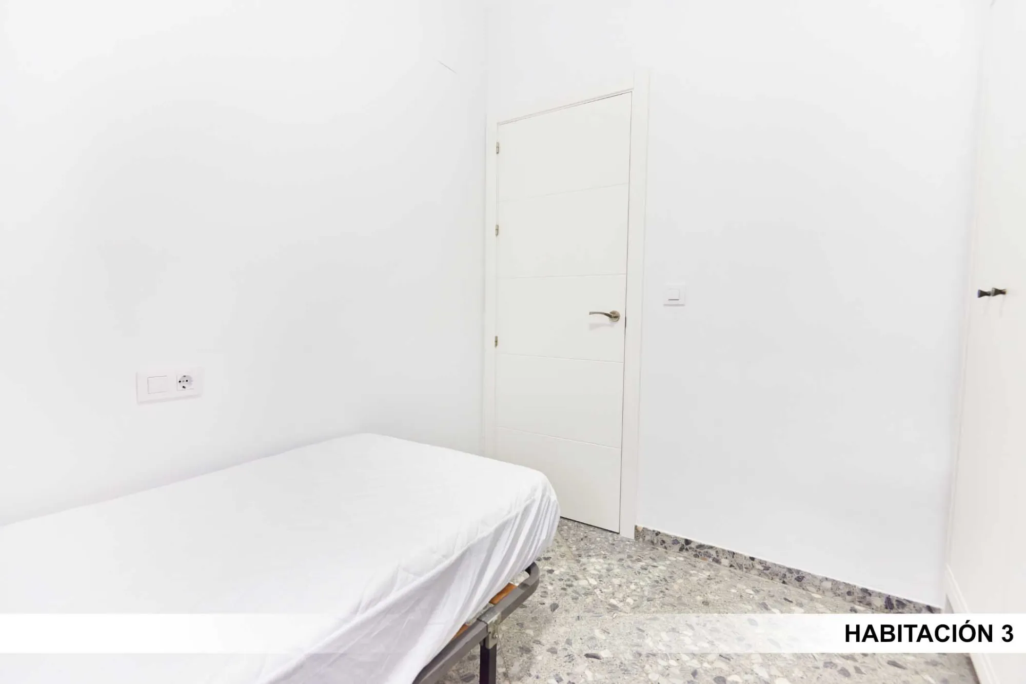 Shared Room in Seville photo 3