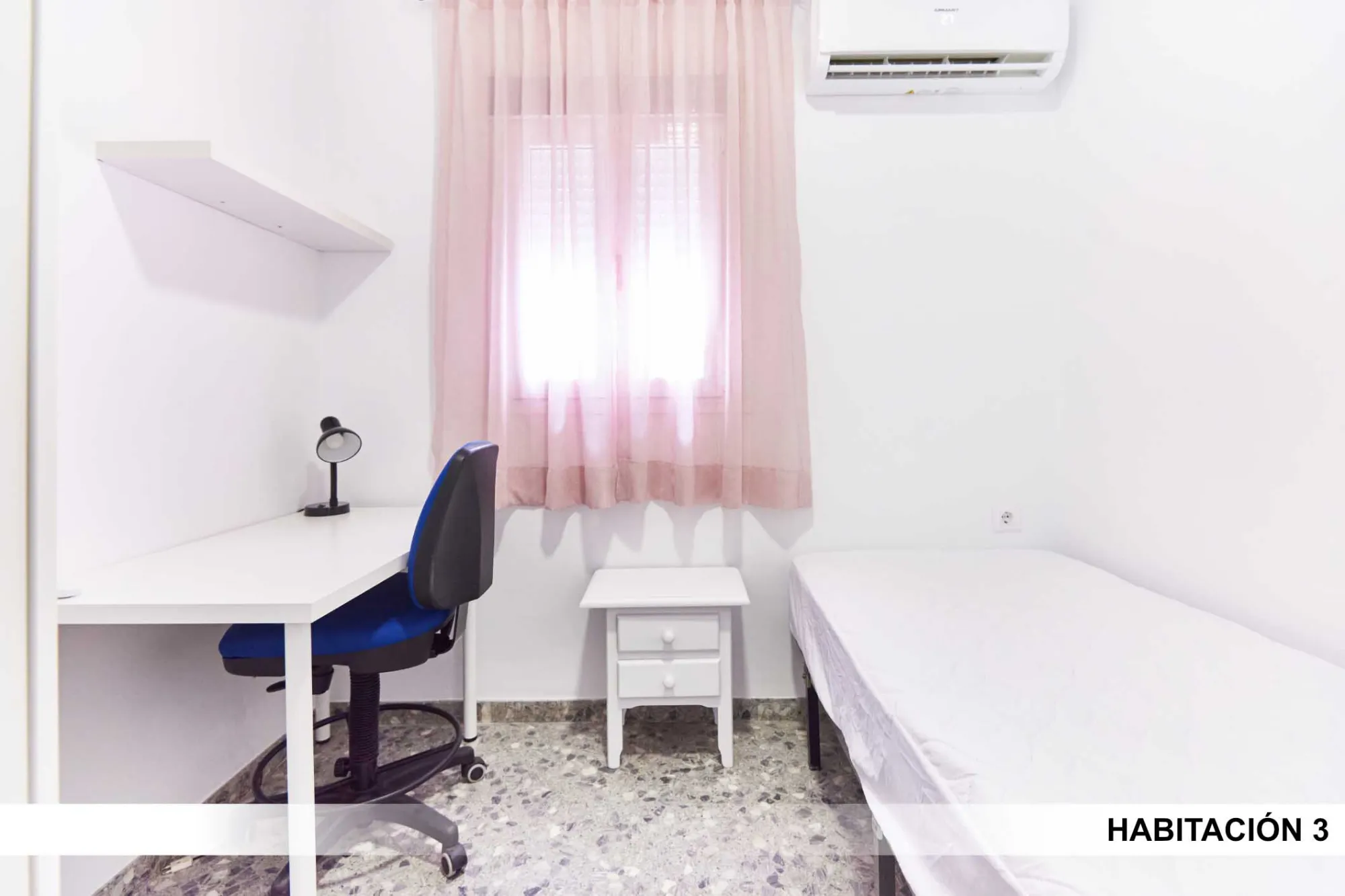 Shared Room in Seville photo 2