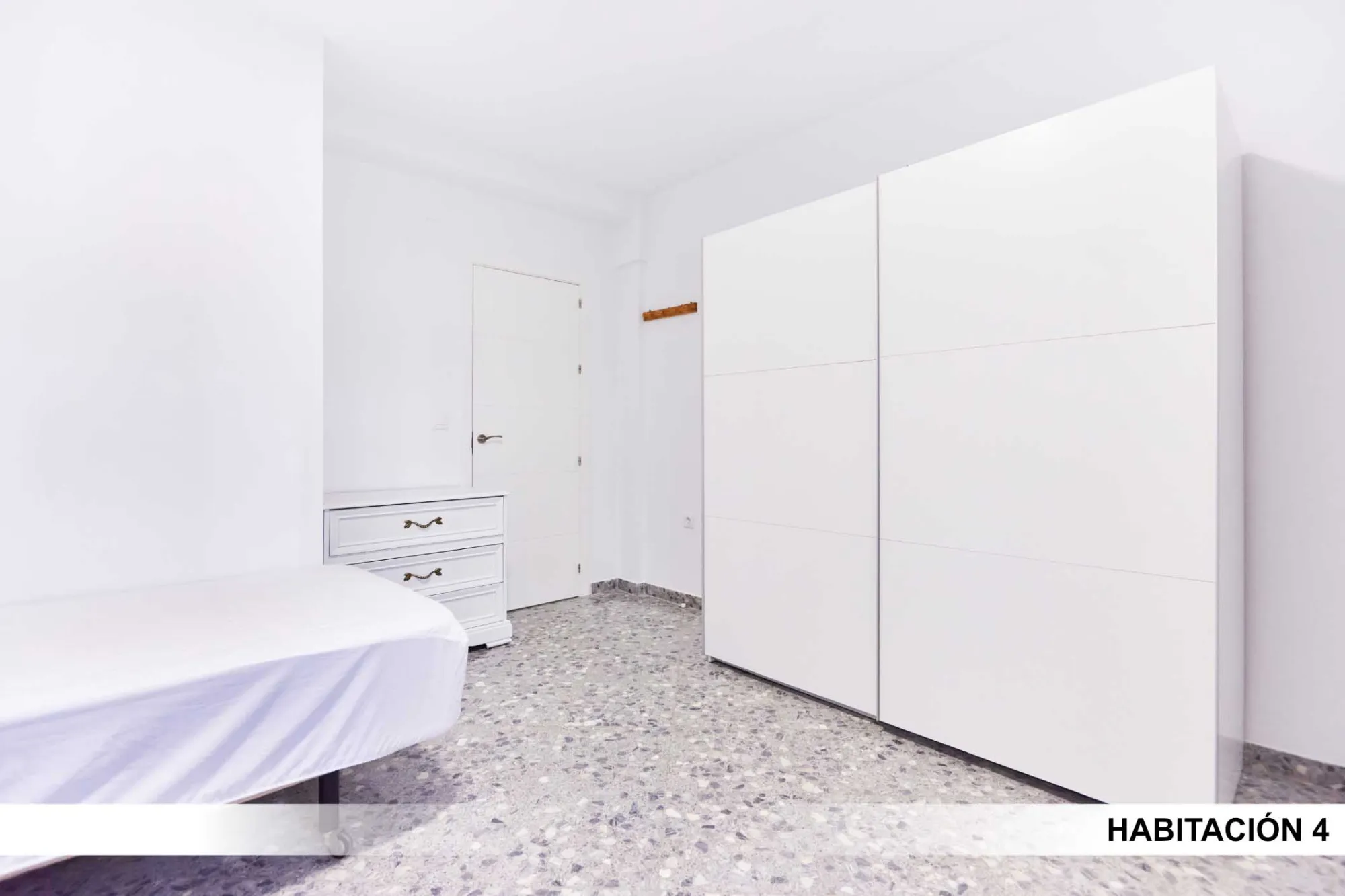 Shared Room in Seville photo 2