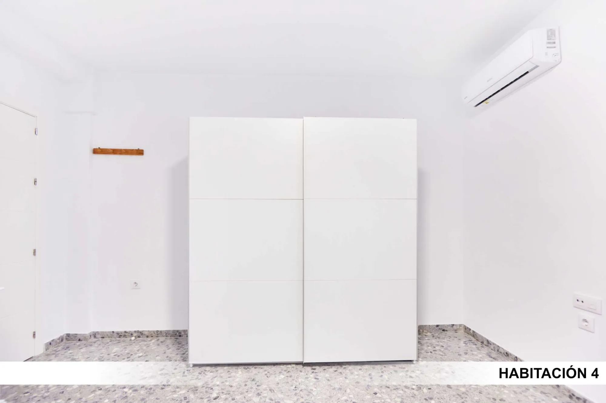 Shared Room in Seville photo 4