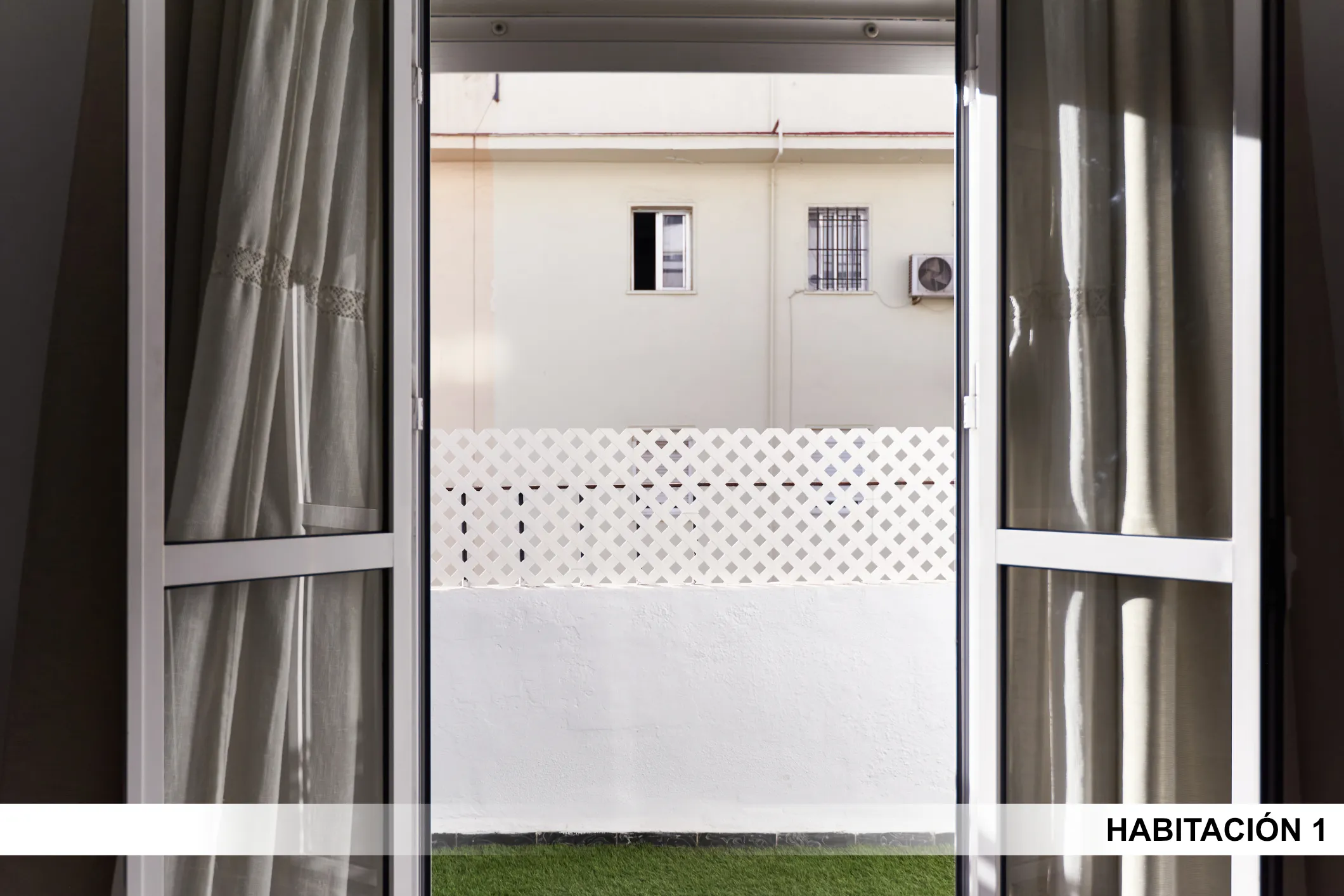 Shared Room in Seville photo 4