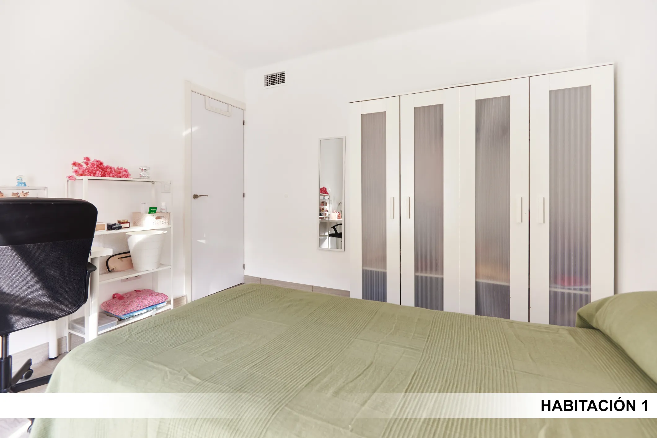 Shared Room in Seville photo 3