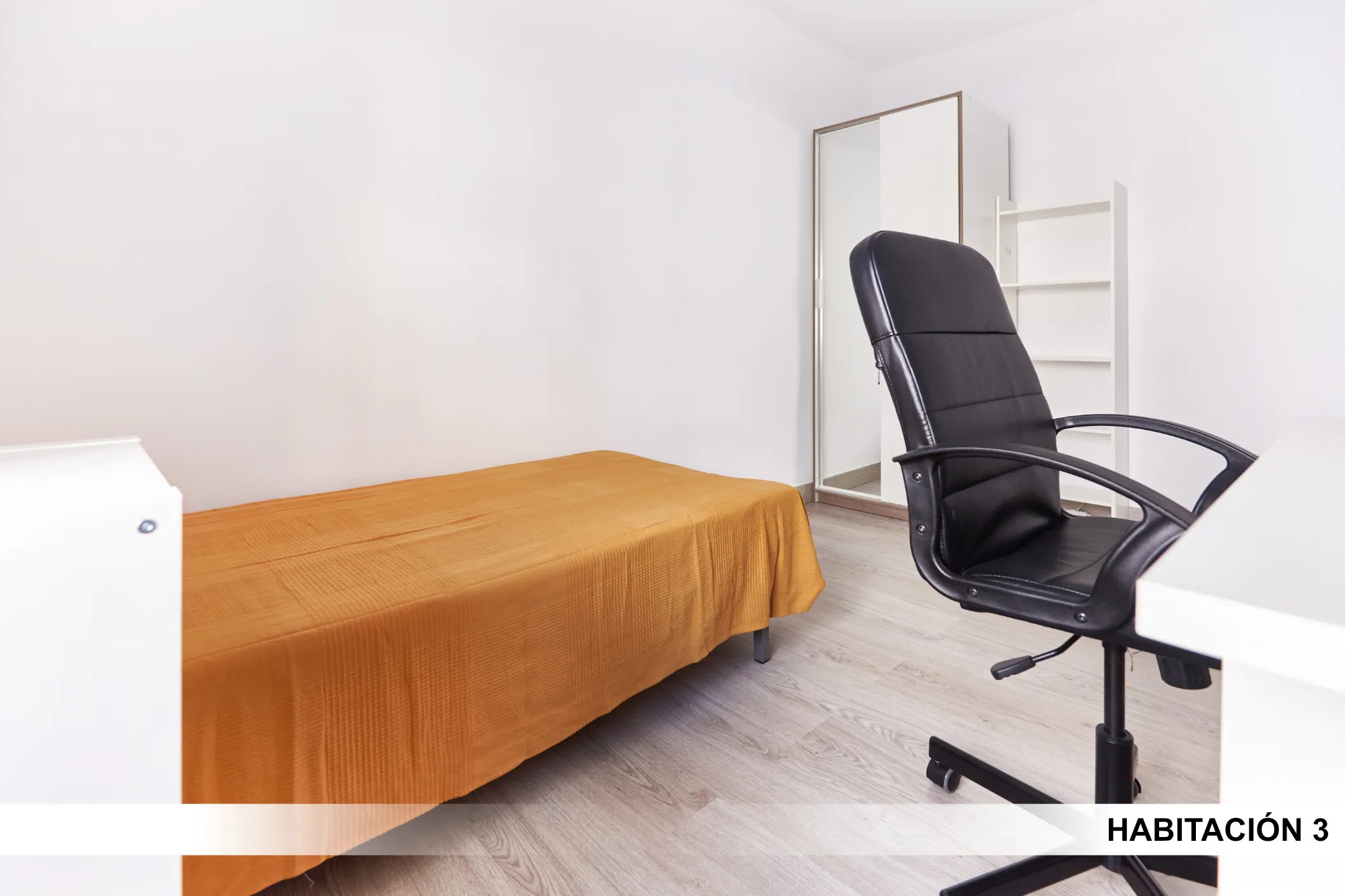 Shared Room in Seville photo 3